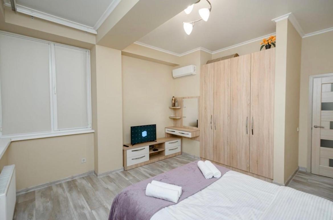 Ultra Central One Bedroom Apartment view 4