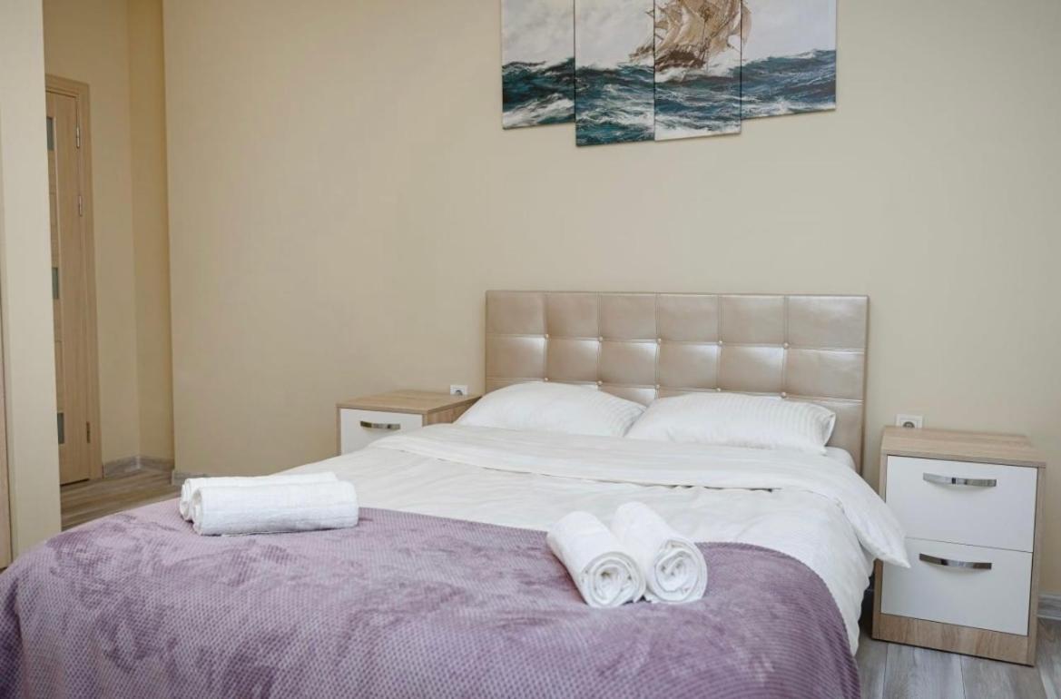 Ultra Central One Bedroom Apartment view 3