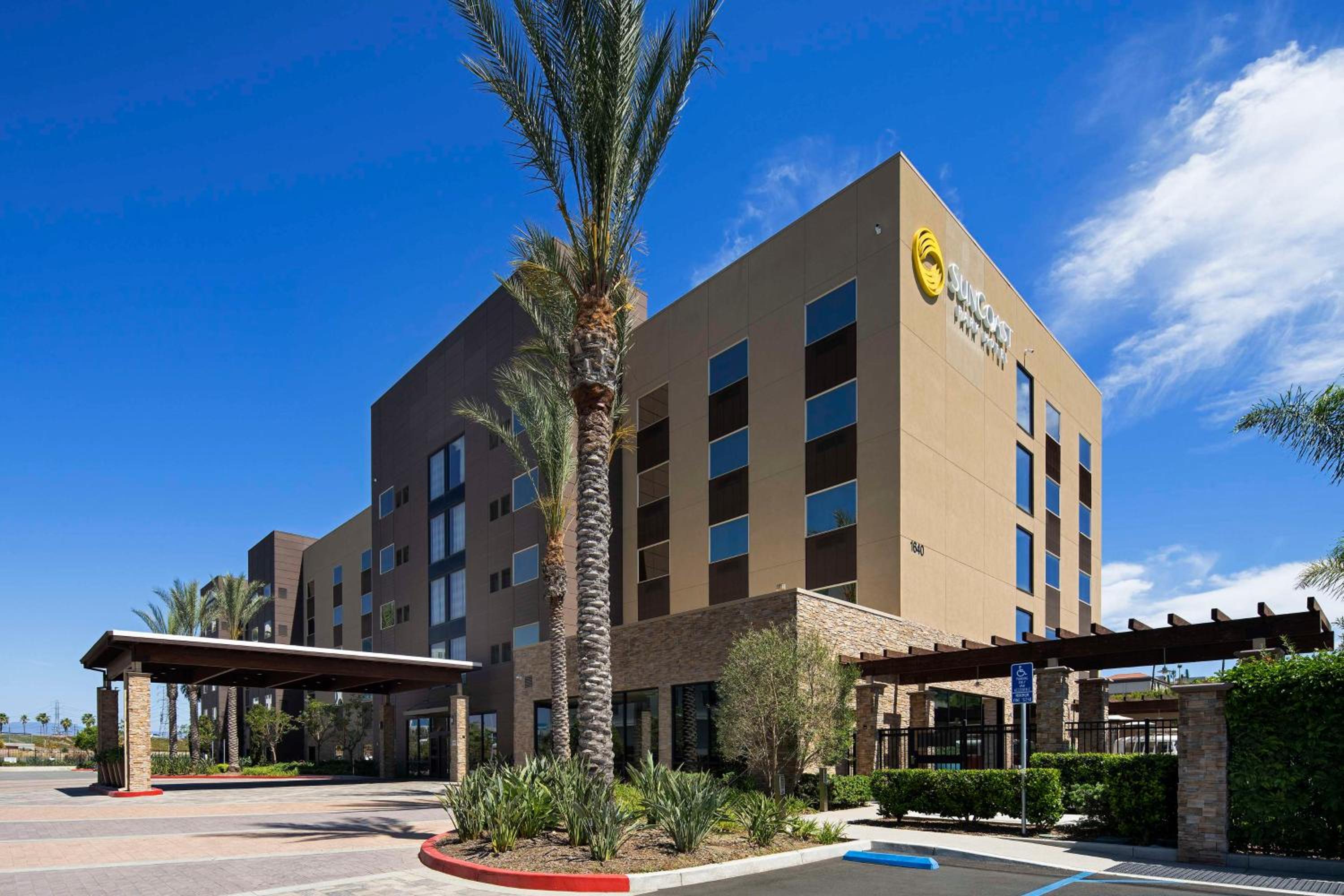 Hotel SunCoast Hotel Anaheim, Tapestry Collection by Hilton - Image 1