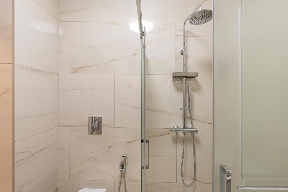 Emerald Suites
