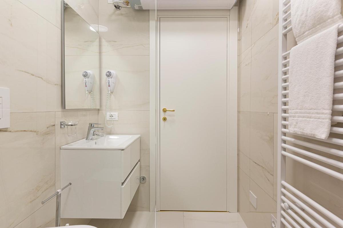 Emerald Suites