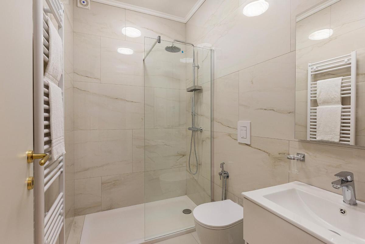 Emerald Suites