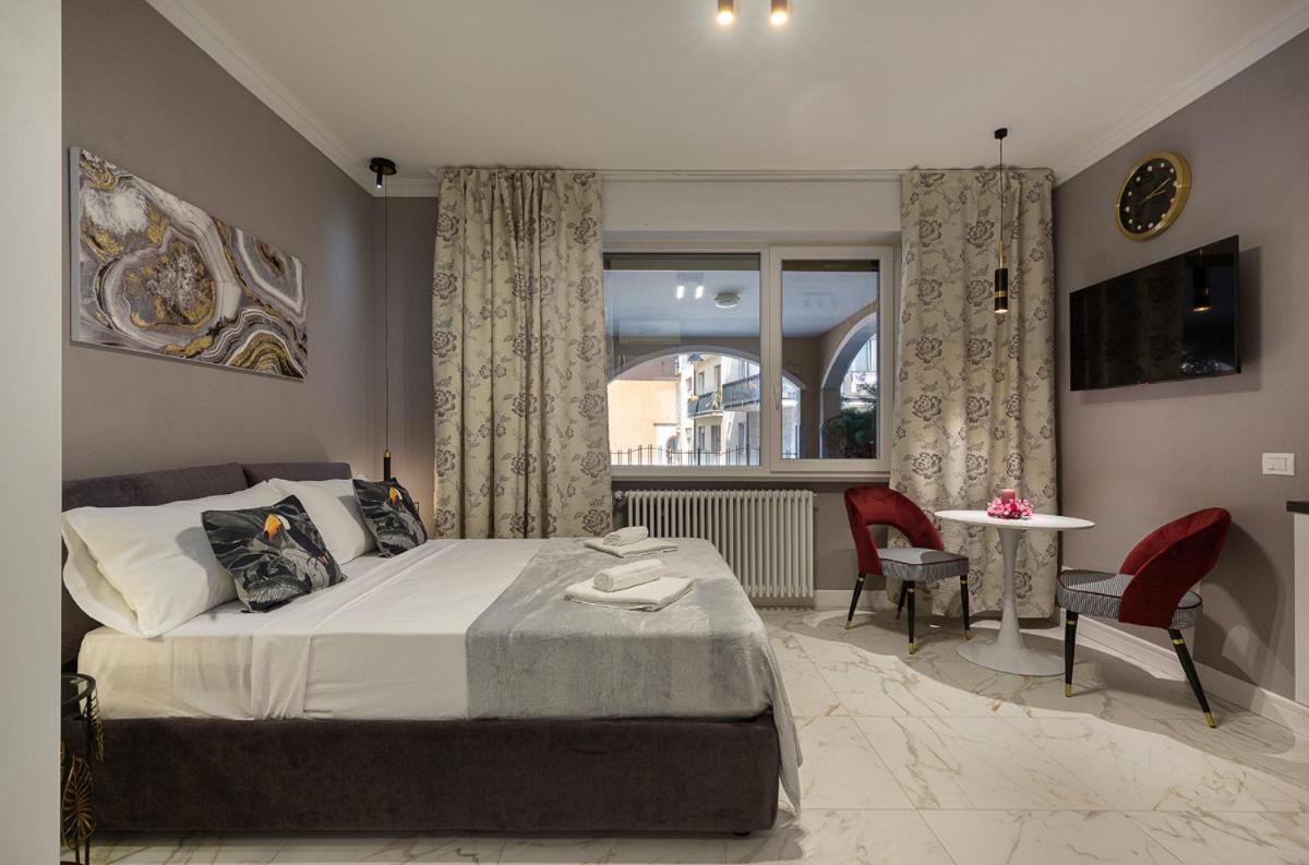 Emerald Suites