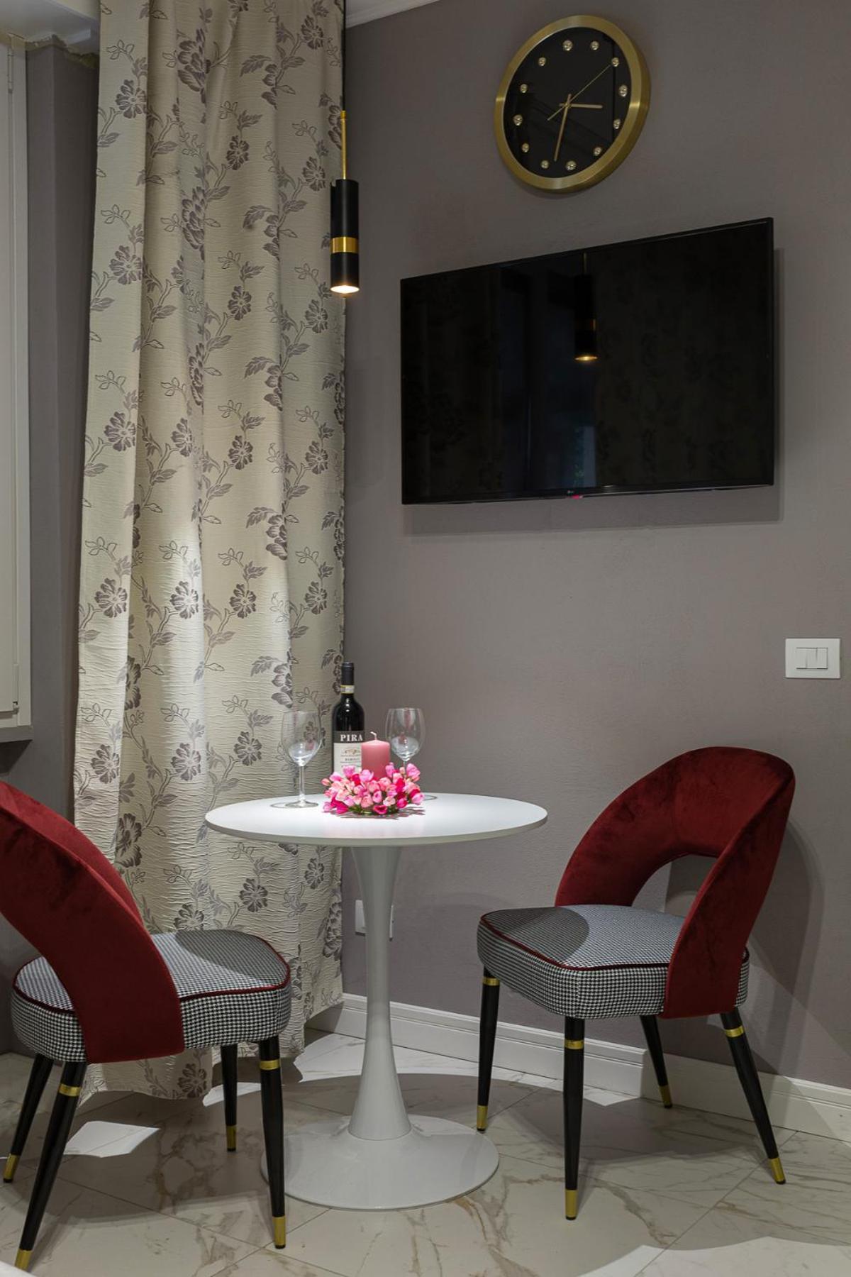 Emerald Suites