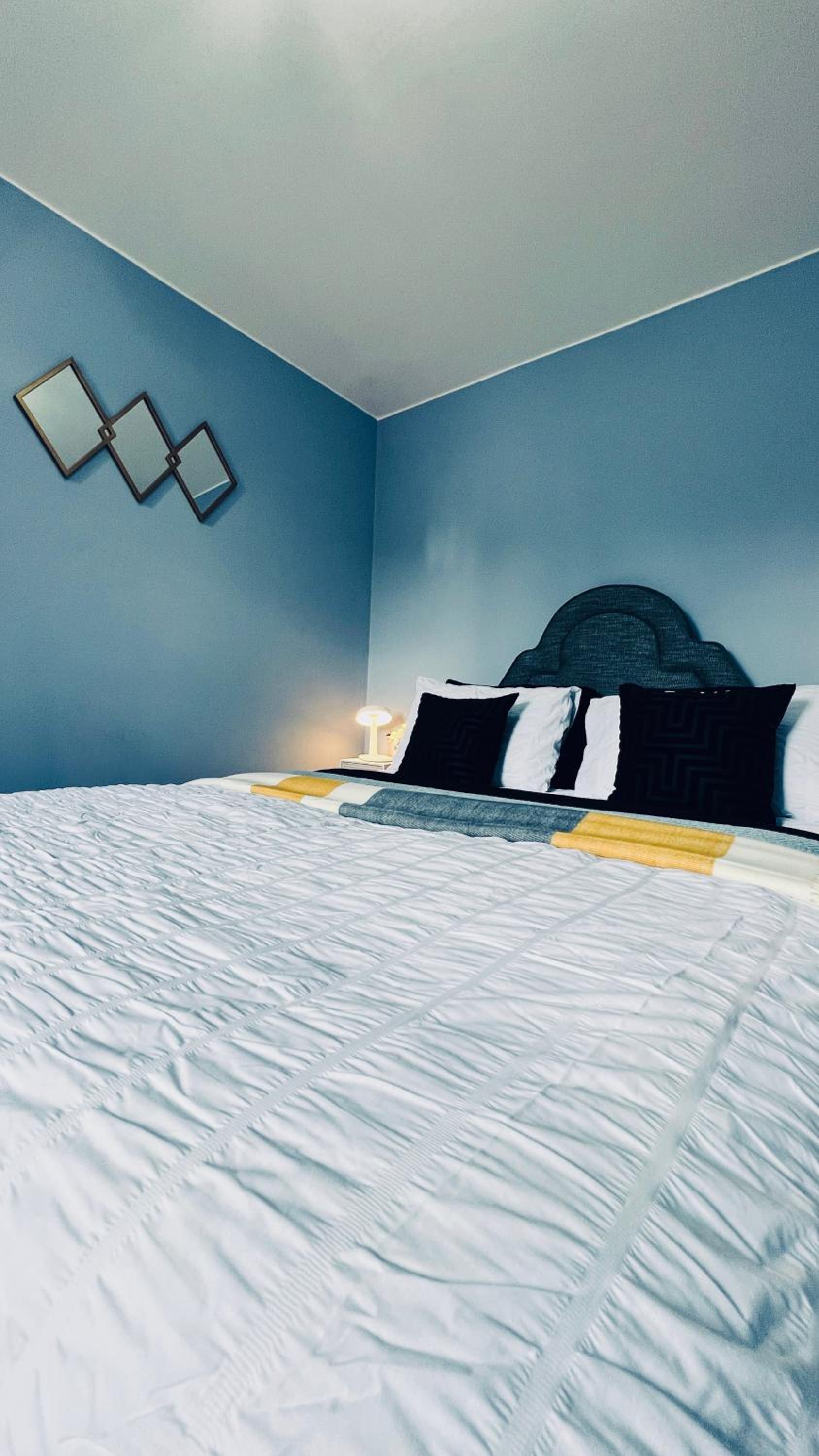 Deluxe 2 Bedroom Apartment