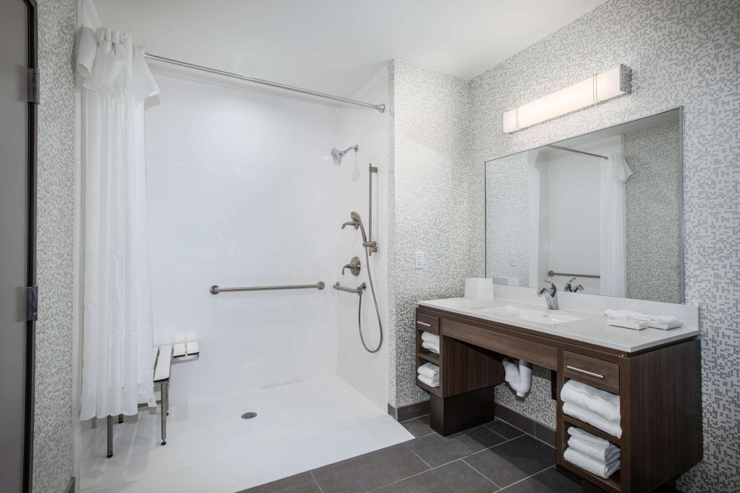 Roswell Vacations - Home2 Suites by Hilton Roswell, NM - Property Image 2