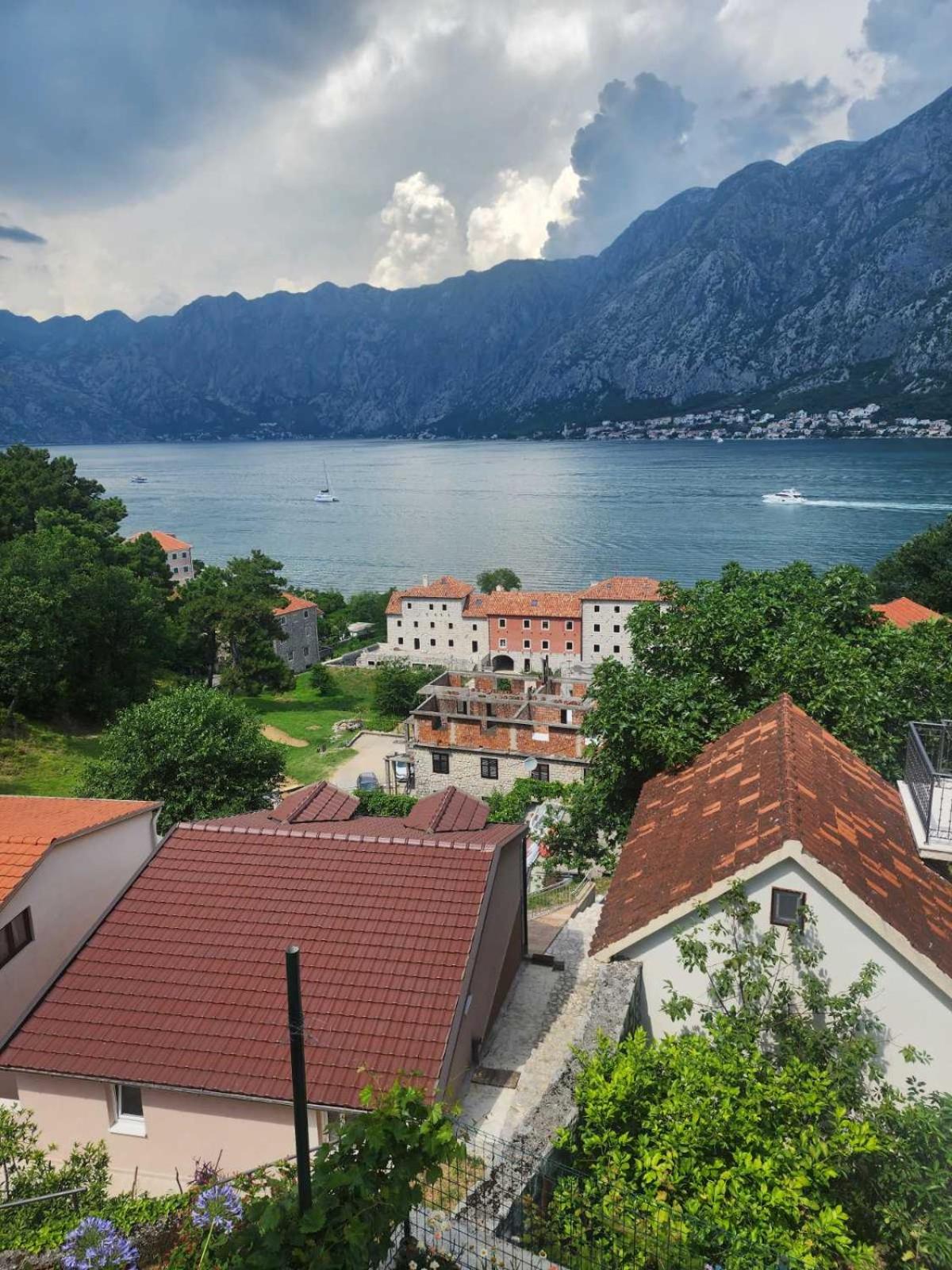 Deluxe Double Room with Garage FiS view 3