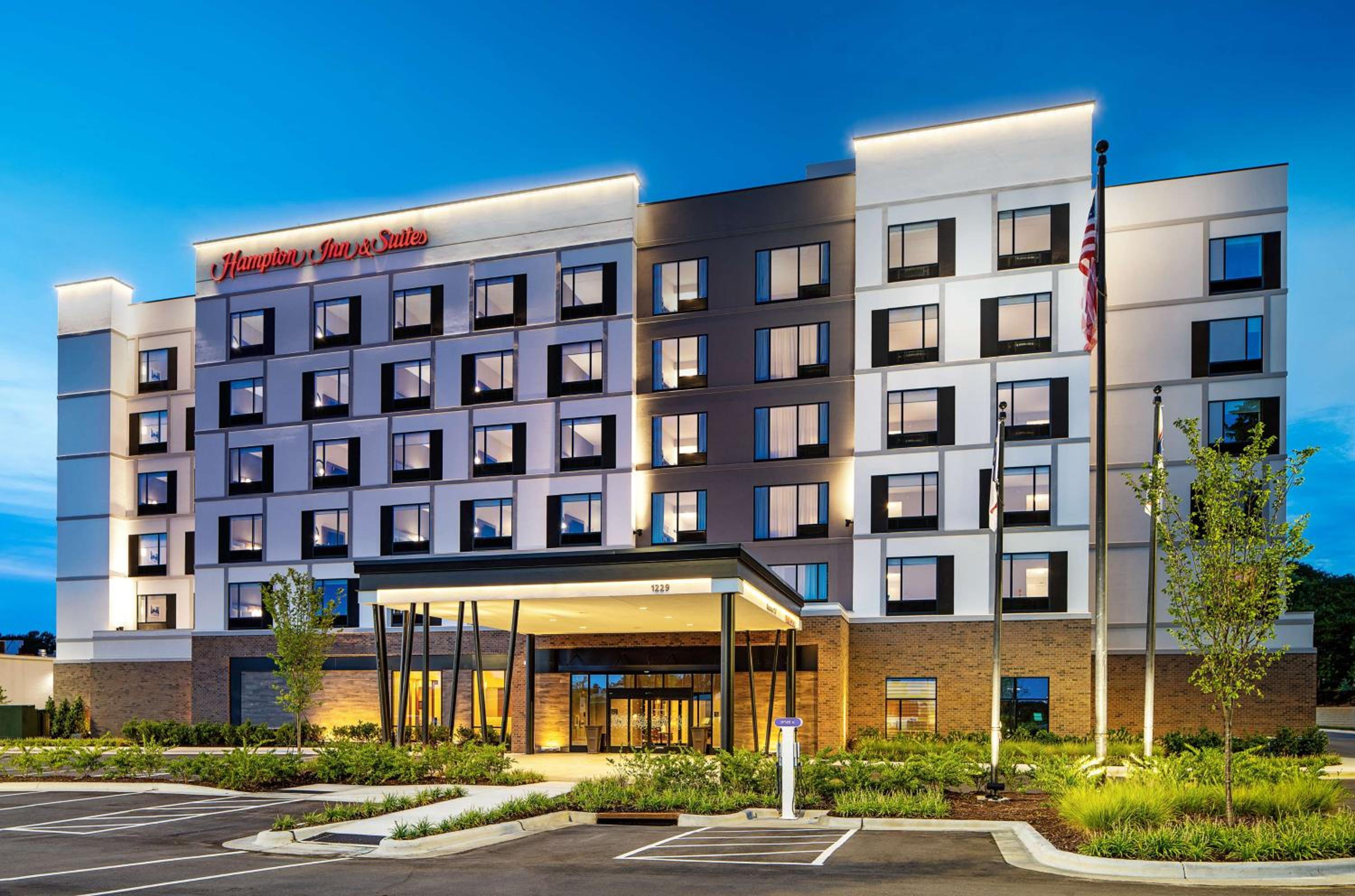 Hotel Hampton Inn & Suites Raleigh Midtown, NC - Image 1