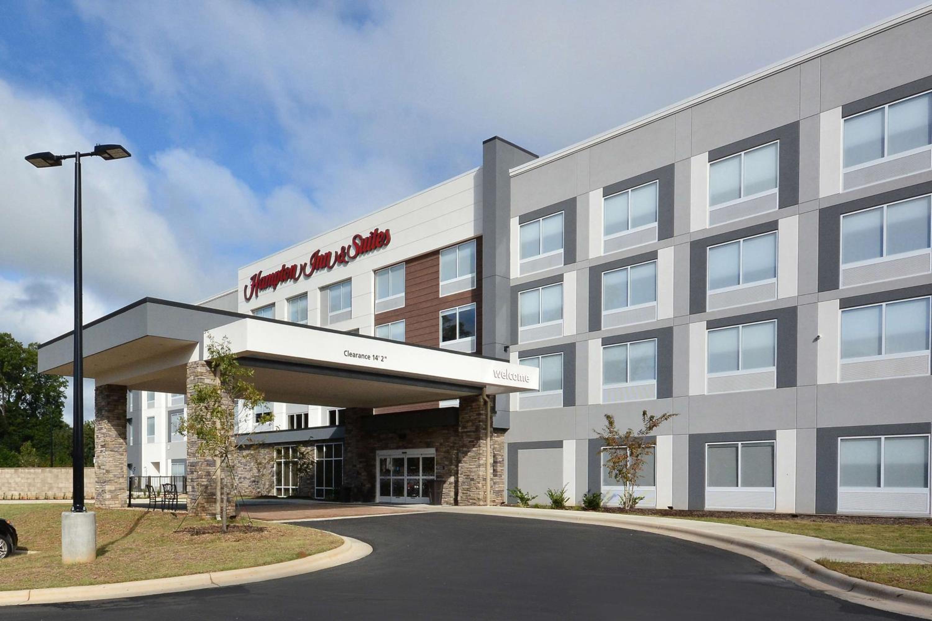 Hotel Hampton Inn & Suites Charlotte North I 485 - Image 1