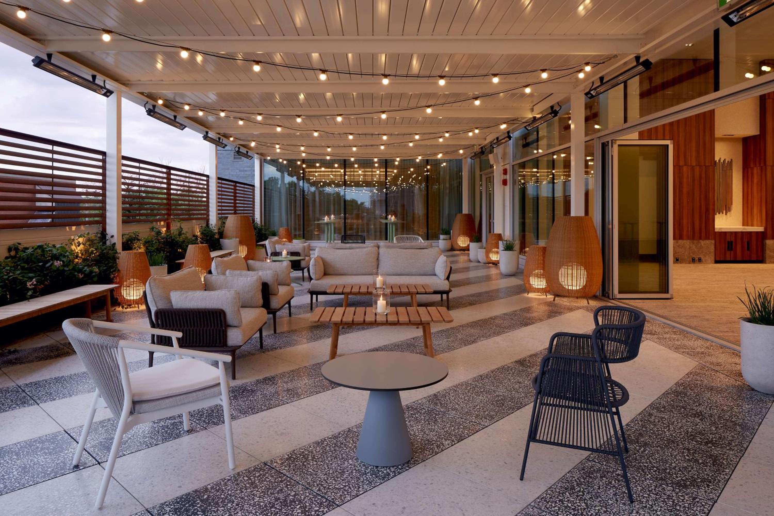 Hotel Homewood Suites By Hilton Montreal Midtown - Image 1