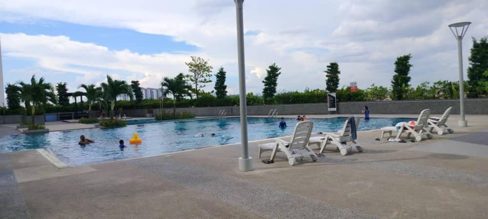 Paradigm Mall Platino Apartment 2BR 2FREE By Natol