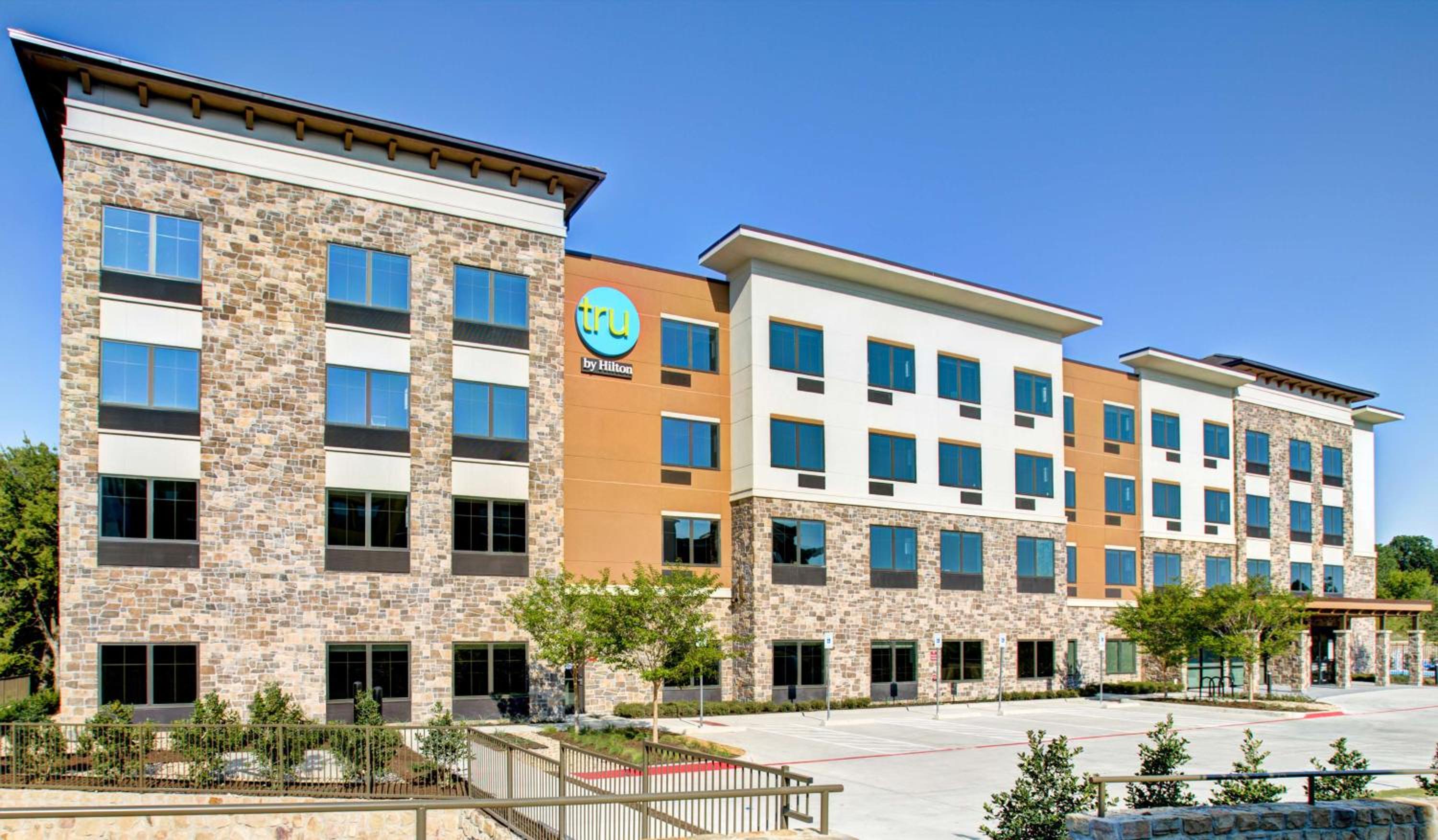 Hotel Tru By Hilton Rockwall Dallas, Tx - Image 1