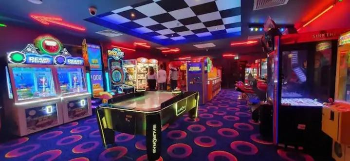 Chichester Lakeside Holiday Park Lakefront Lodge