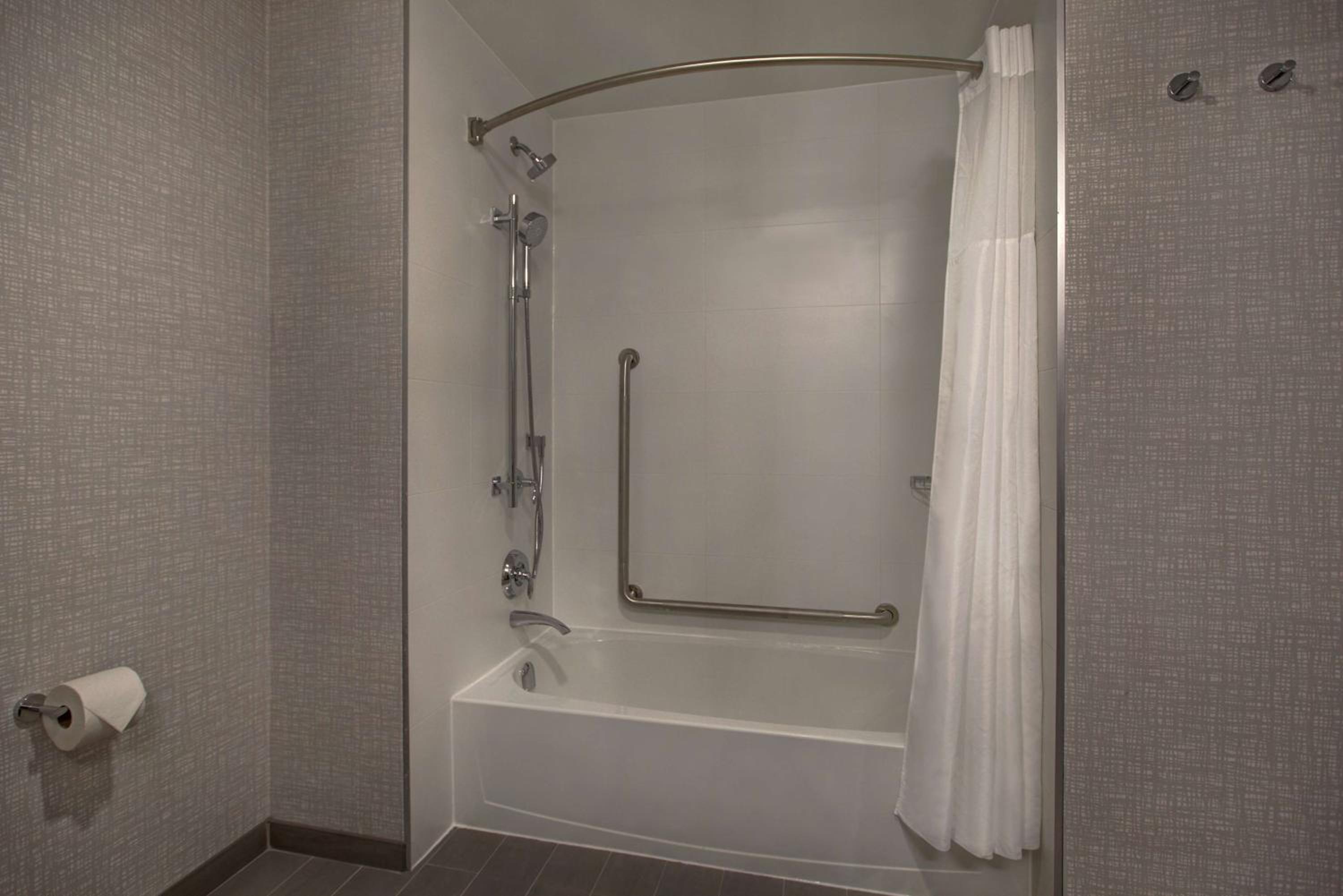 Brockville Vacations - Hampton Inn Brockville, On - Property Image 4