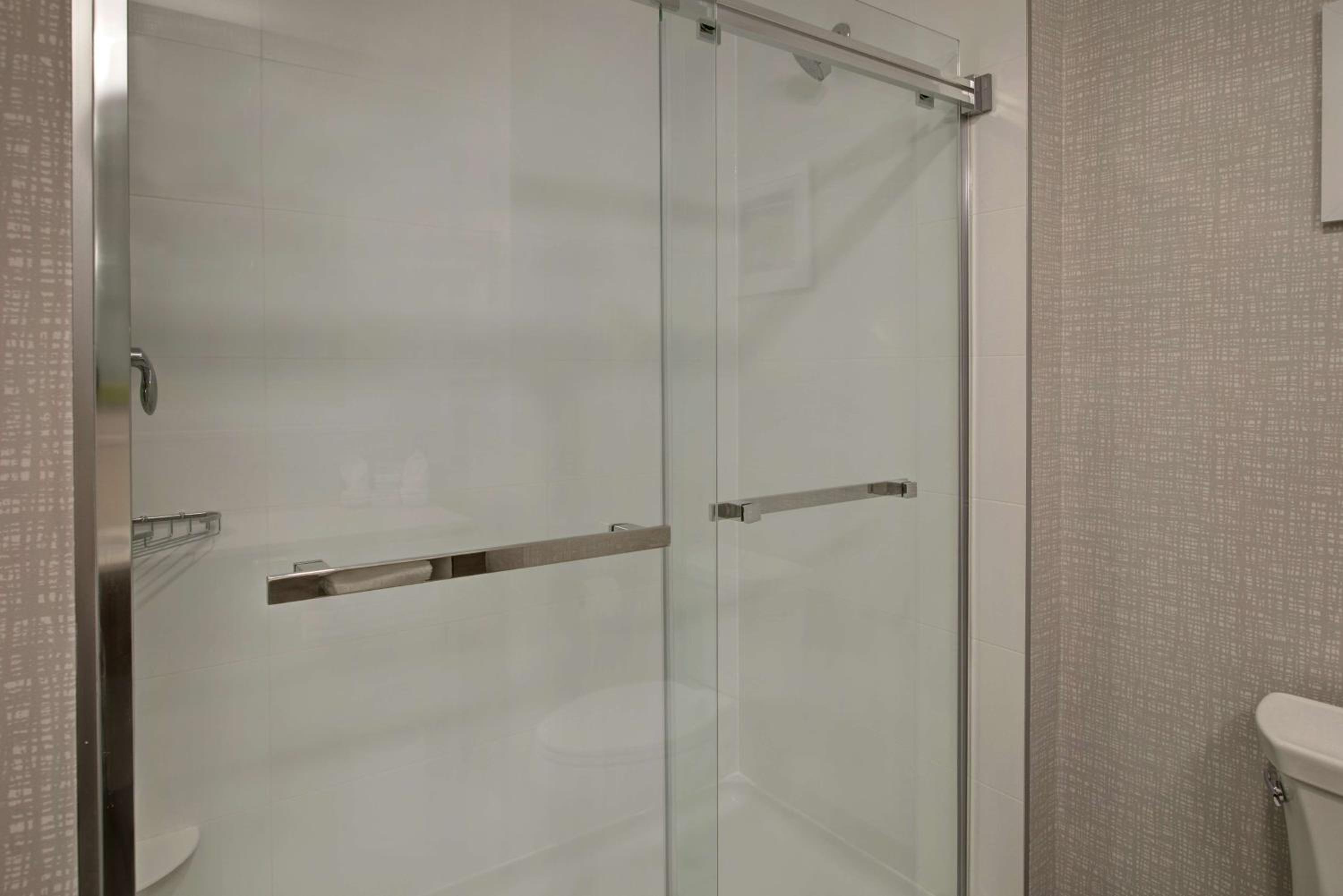 Brockville Vacations - Hampton Inn Brockville, On - Property Image 1