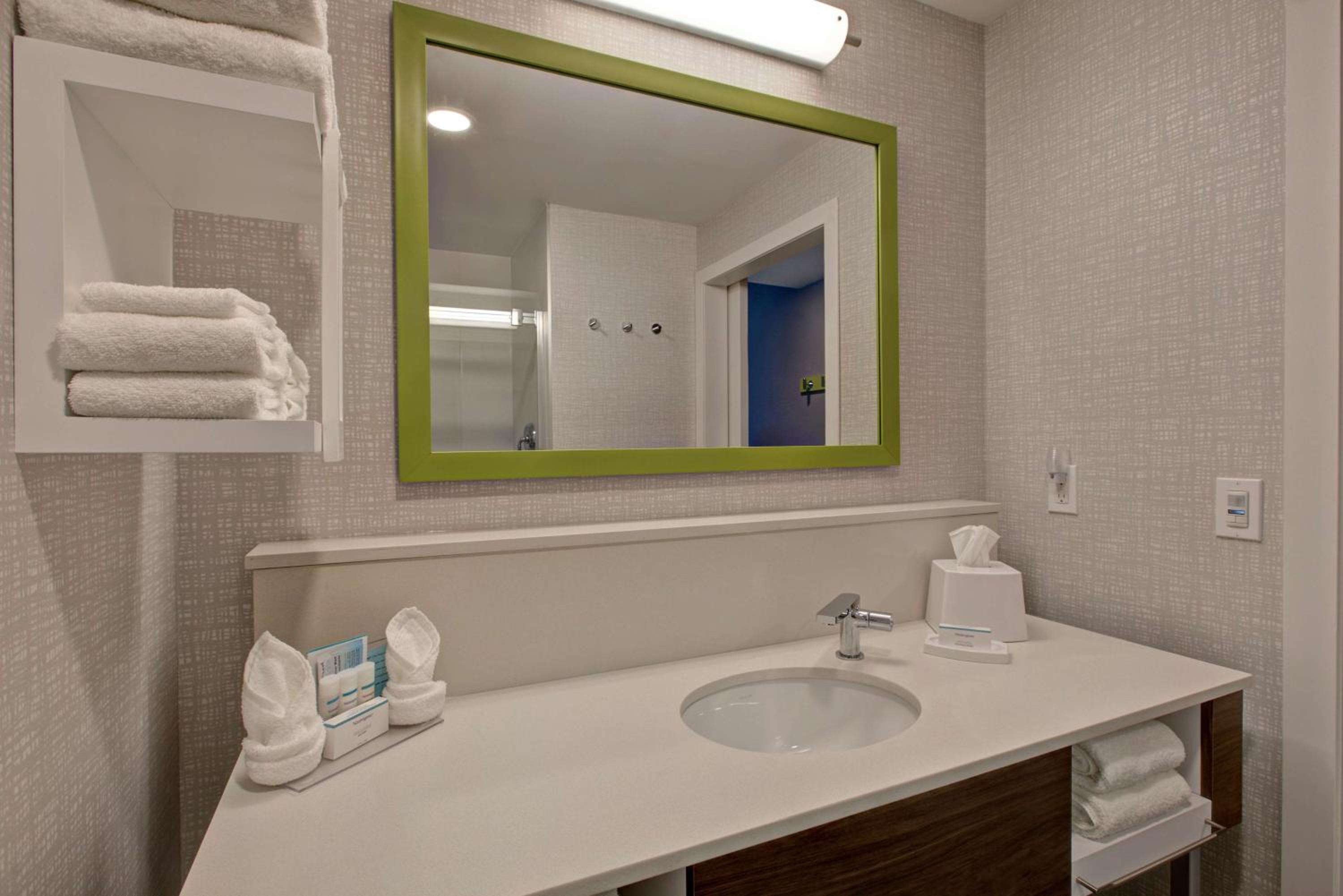 Brockville Vacations - Hampton Inn Brockville, On - Property Image 14