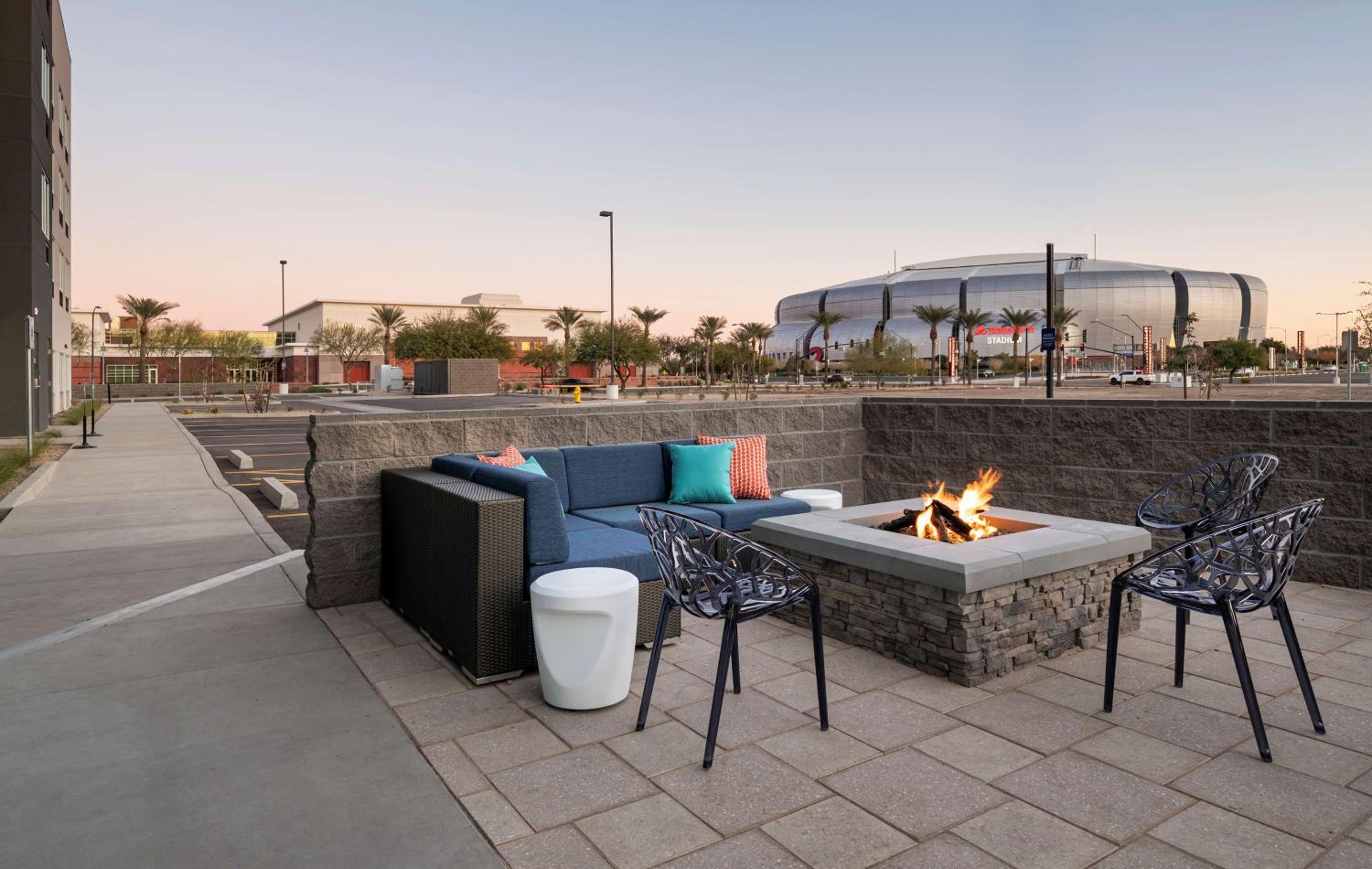 Phoenix Vacations - Tru By Hilton Phoenix Glendale Westgate - Property Image 3