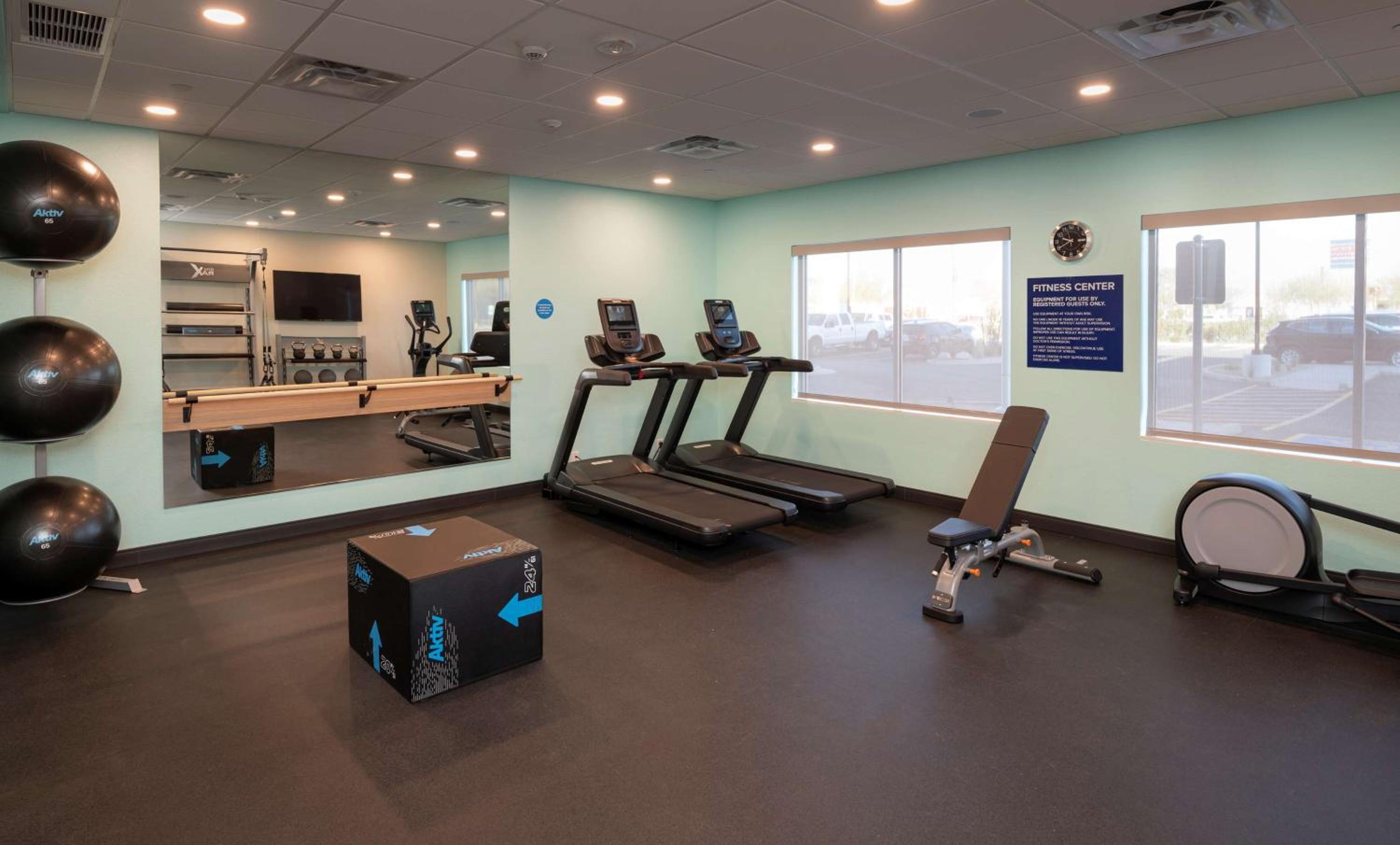 Glendale Vacations - Tru By Hilton Phoenix Glendale Westgate - Property Image 3