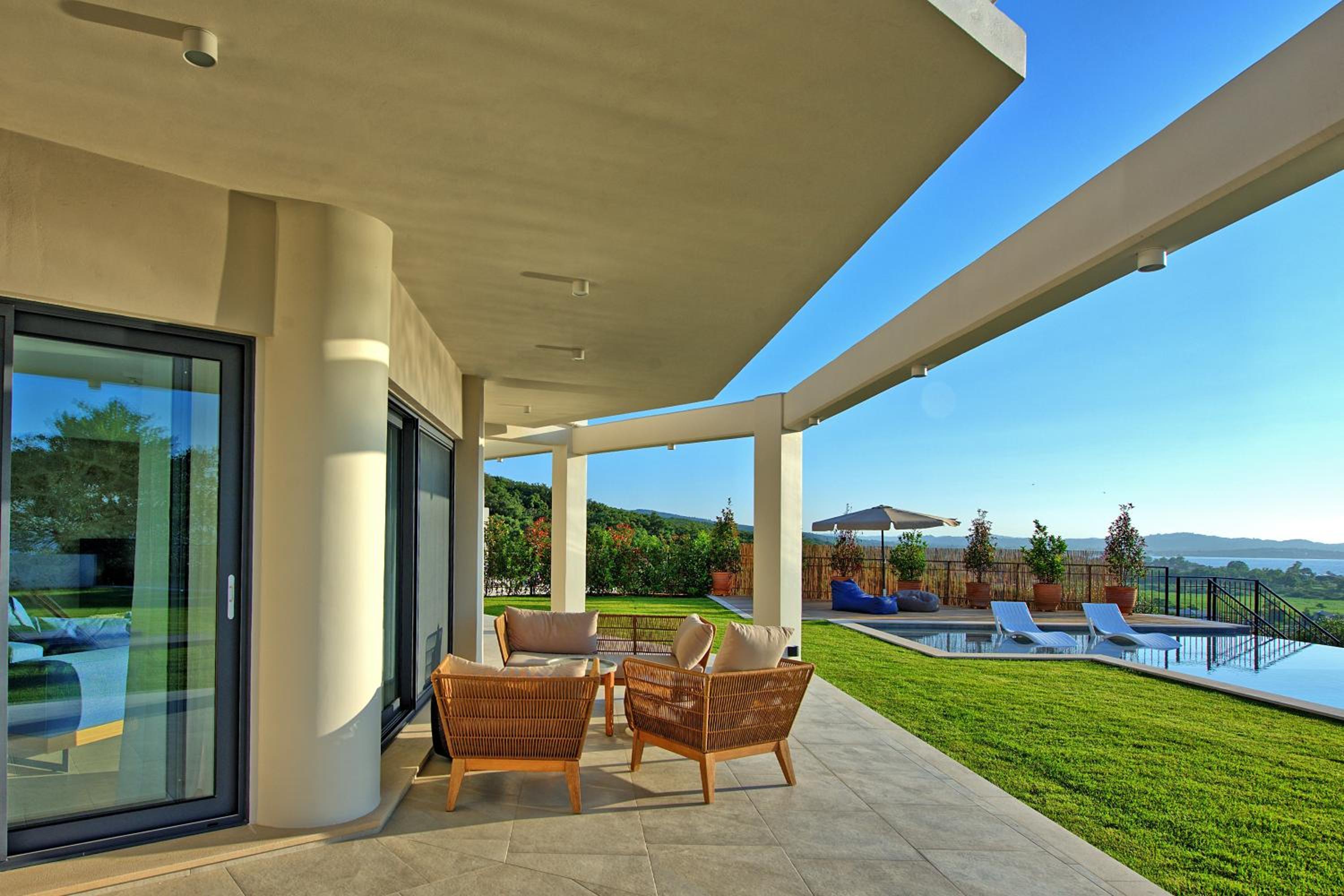 Villa Acropolitana by PosarelliVillas