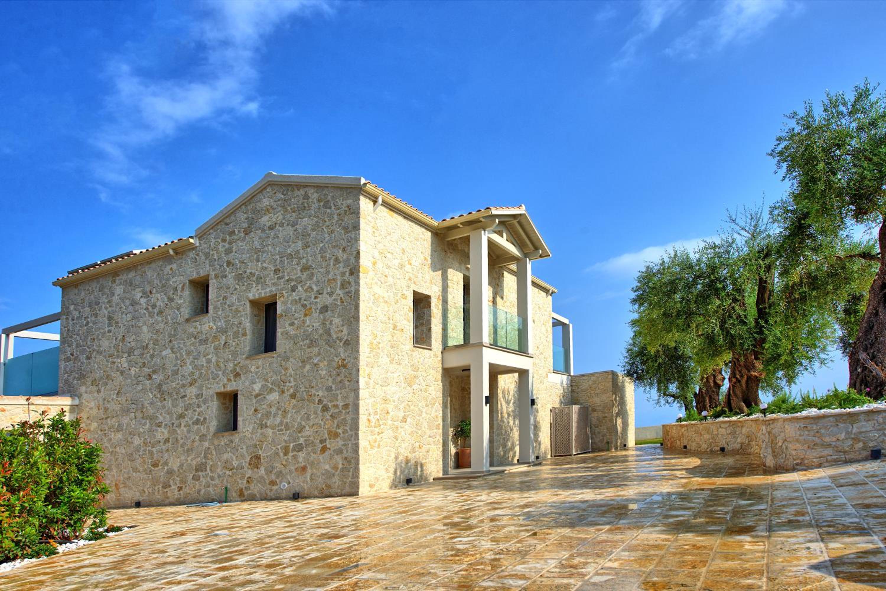 Villa Acropolitana by PosarelliVillas