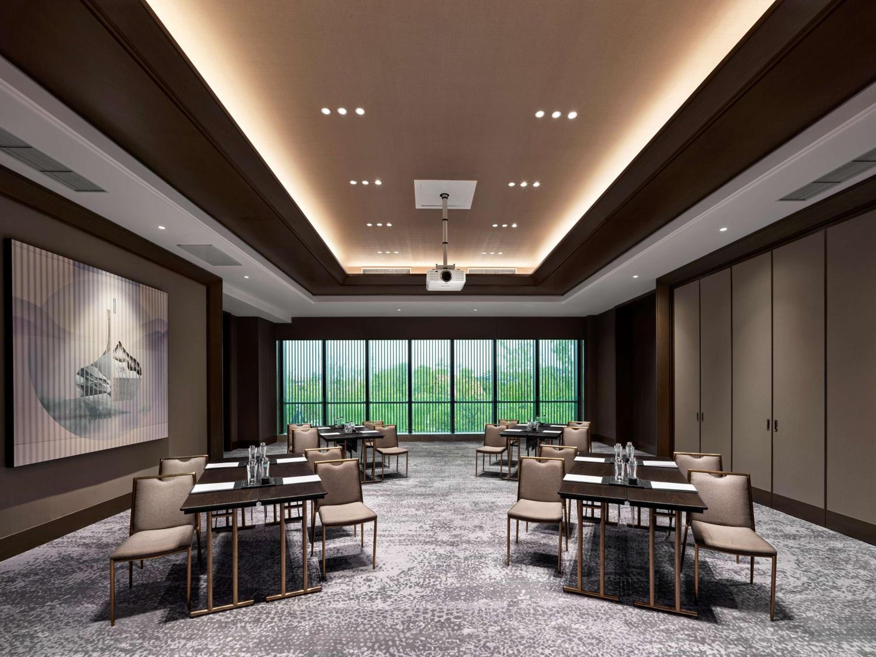 Songjiang Vacations - Hilton Shanghai Songjiang Guangfulin - Property Image 2