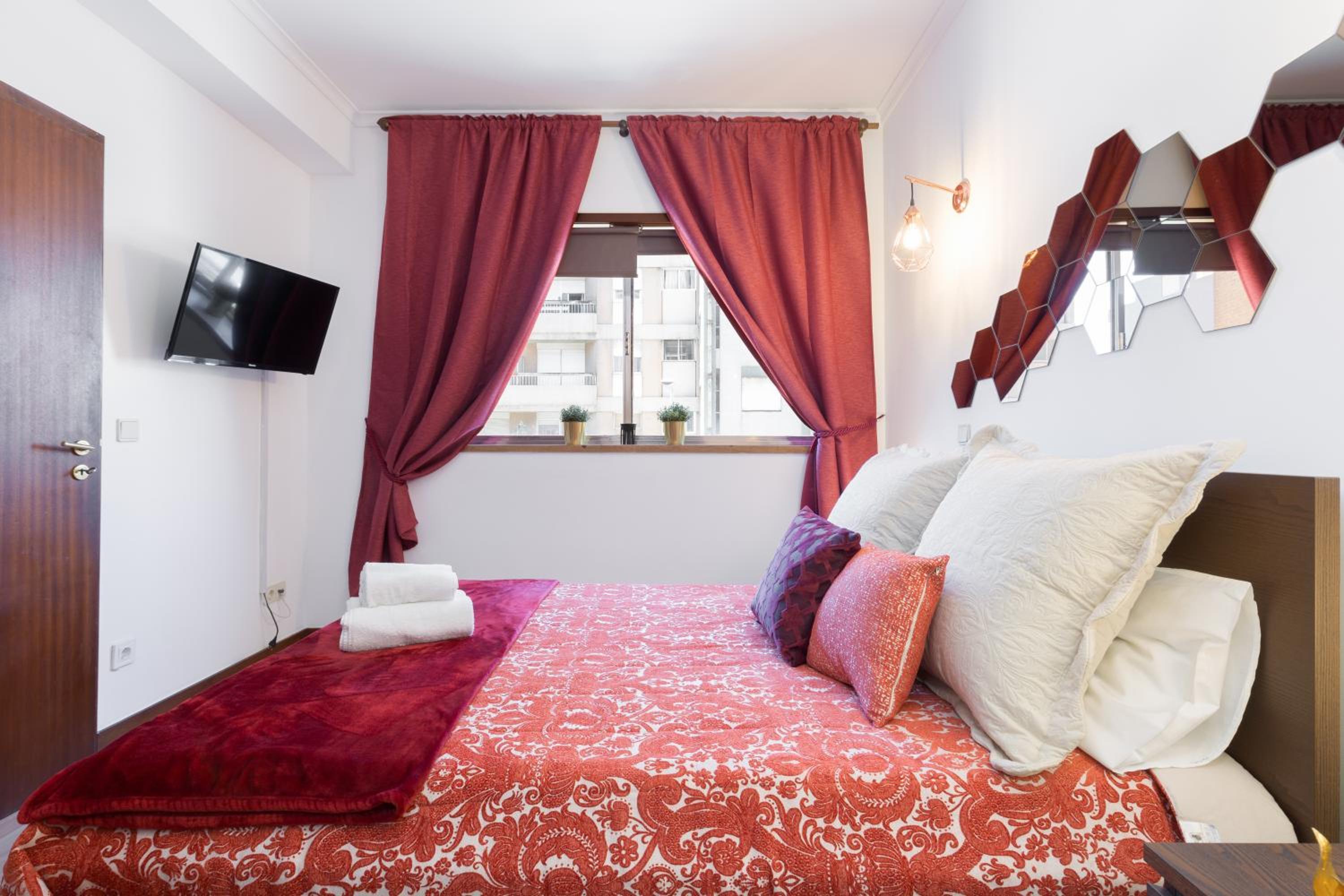 Host Wise - Cool Flat - City Center near Aliados view 2