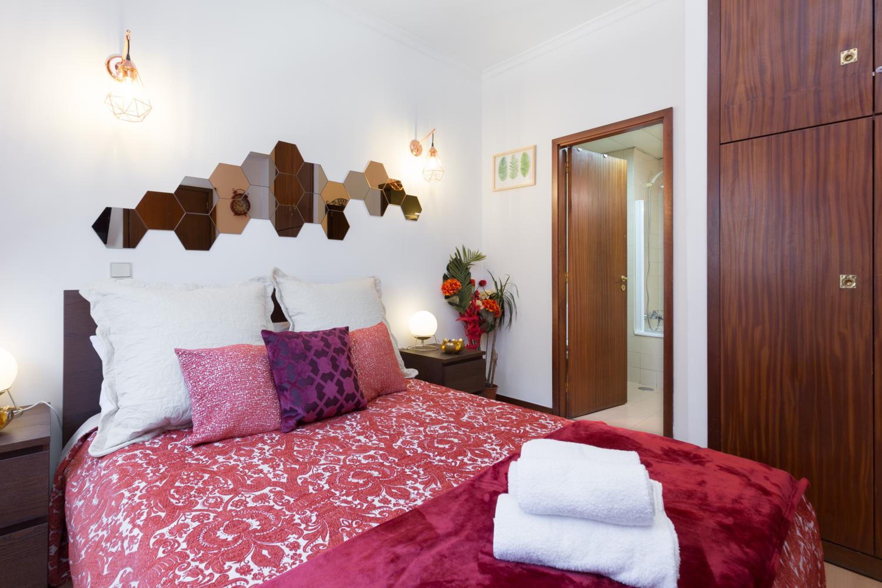 Host Wise - Cool Flat - City Center near Aliados view 5