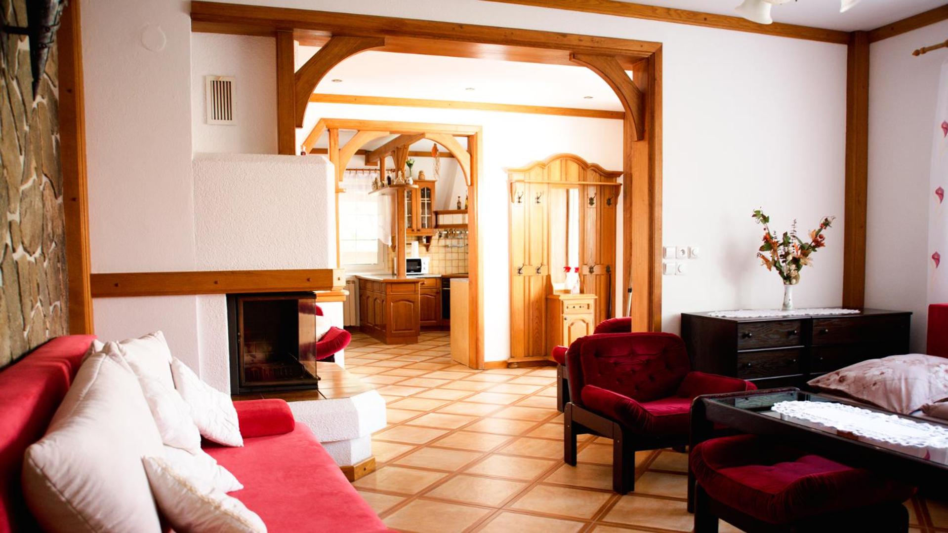 ROYAL GARDEN APARTMENTS ***