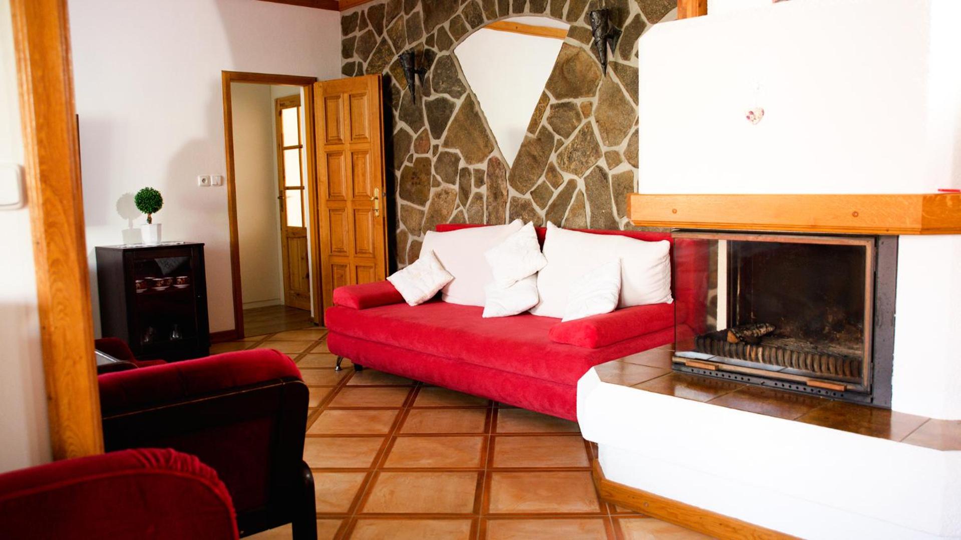 ROYAL GARDEN APARTMENTS ***