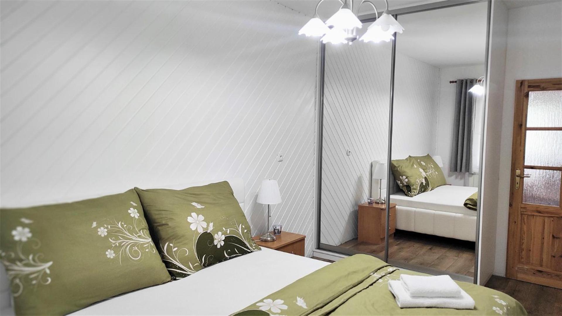 ROYAL GARDEN APARTMENTS ***