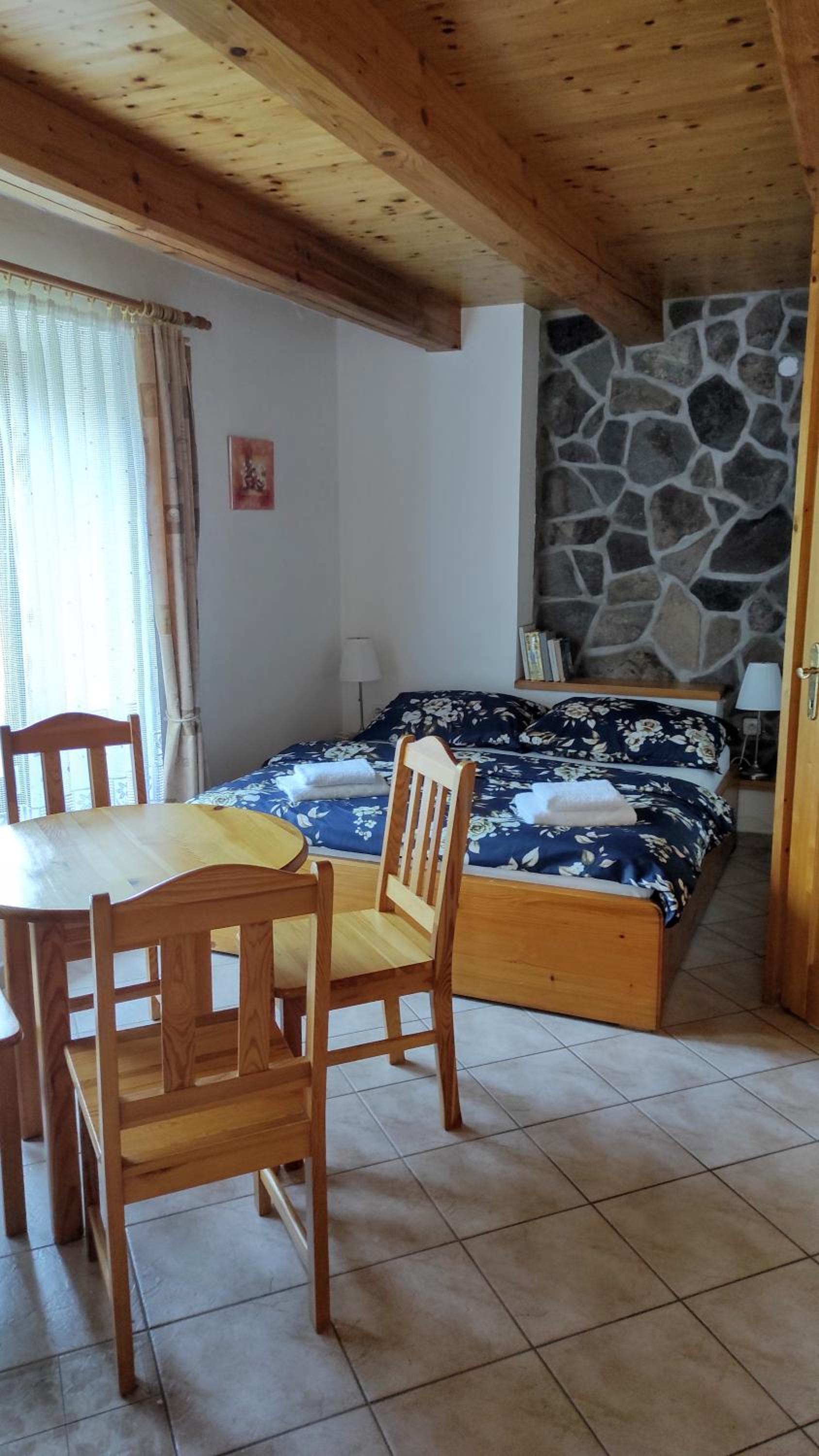 ROYAL GARDEN APARTMENTS ***