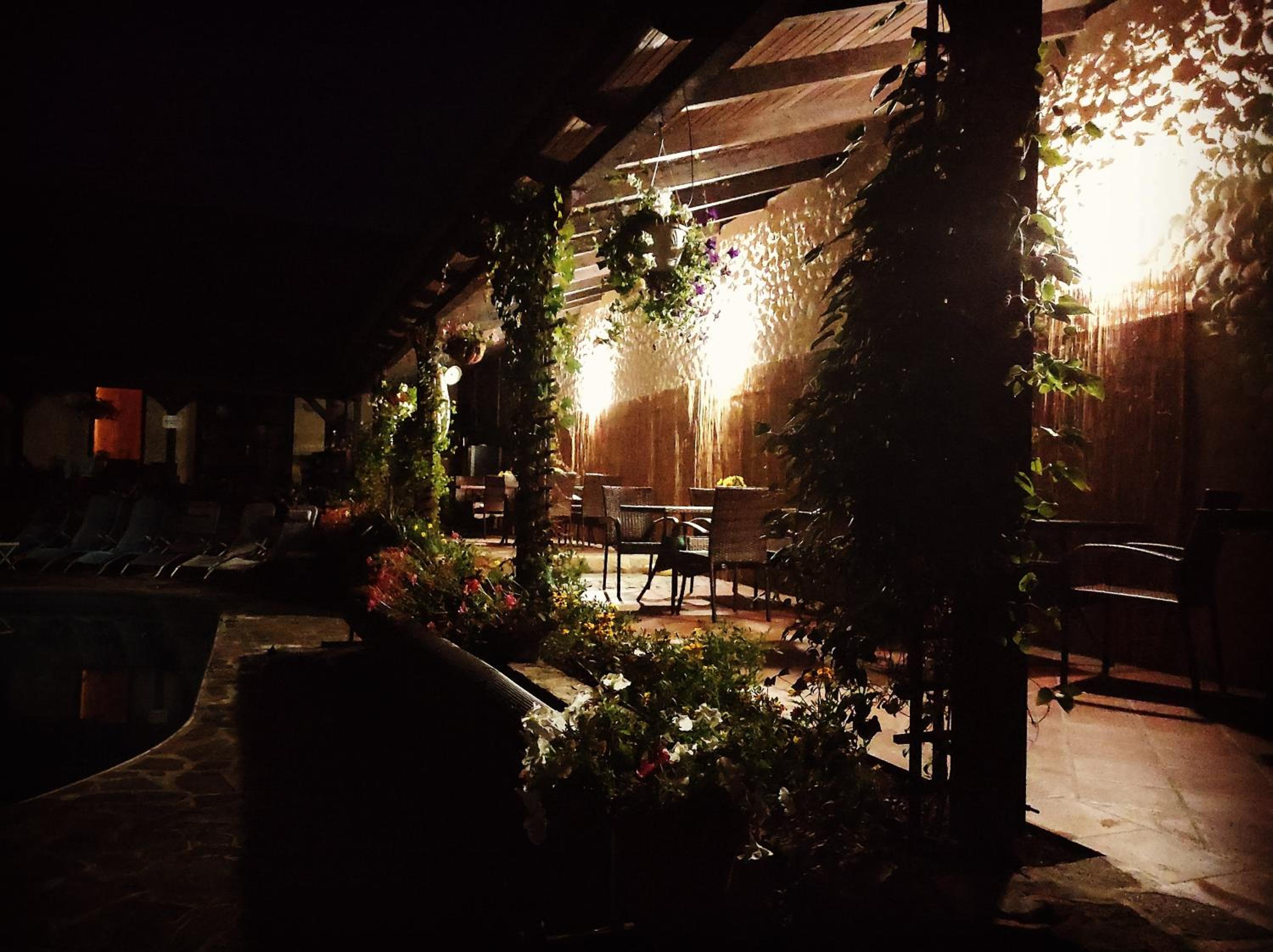 ROYAL GARDEN APARTMENTS ***