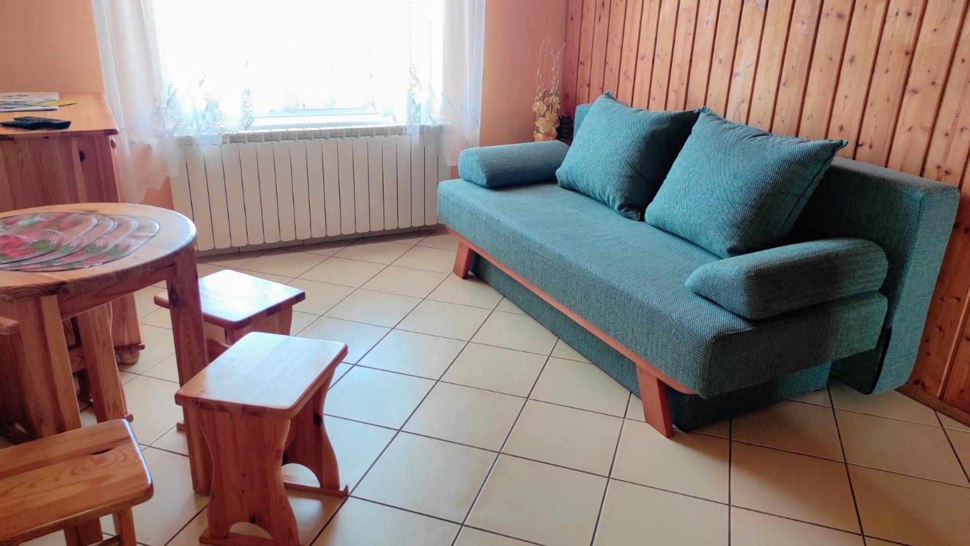 ROYAL GARDEN APARTMENTS ***