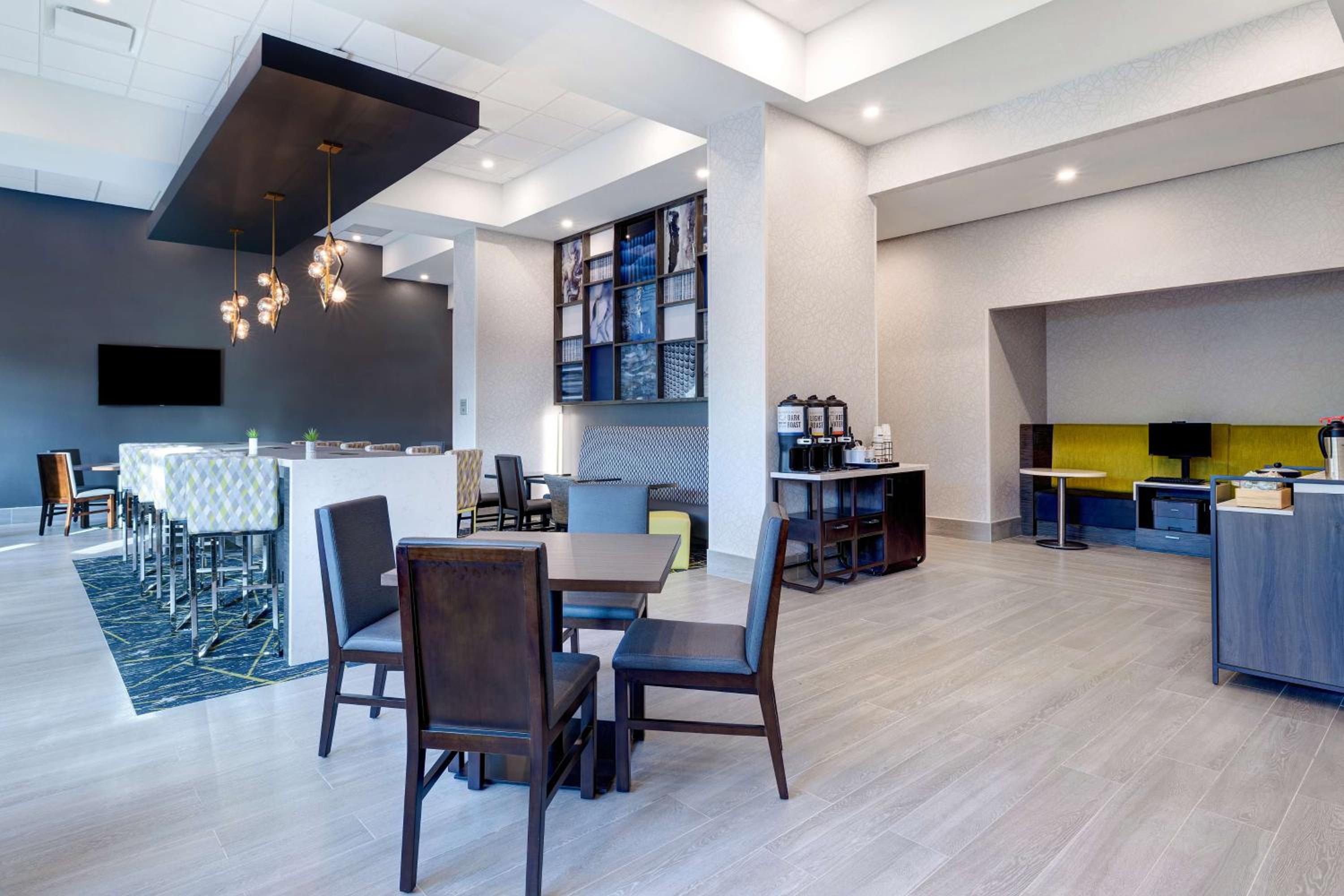 Hampton Inn  Suites Burlington, Ontario, Canada - Property Image 22