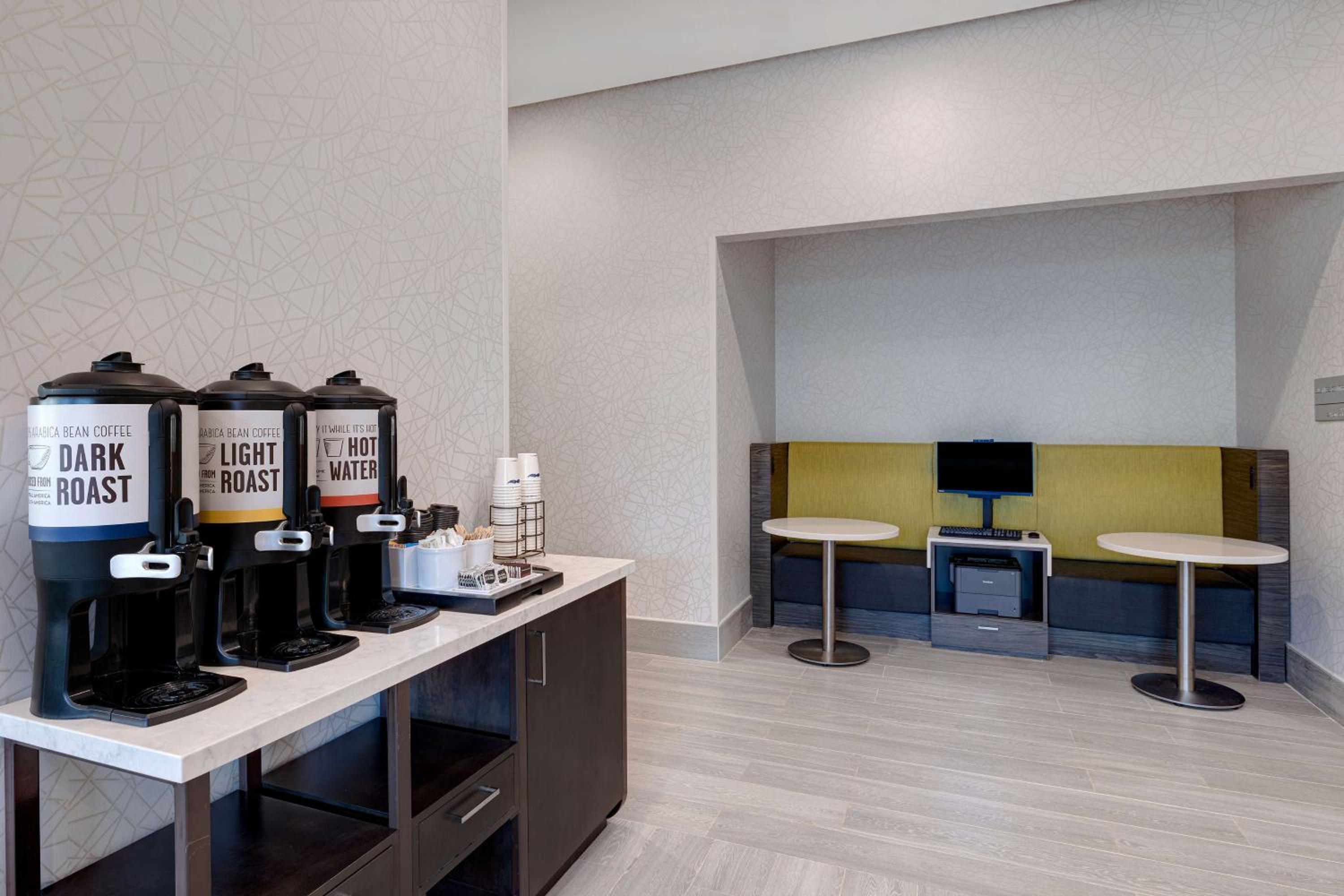 Hampton Inn  Suites Burlington, Ontario, Canada - Property Image 27