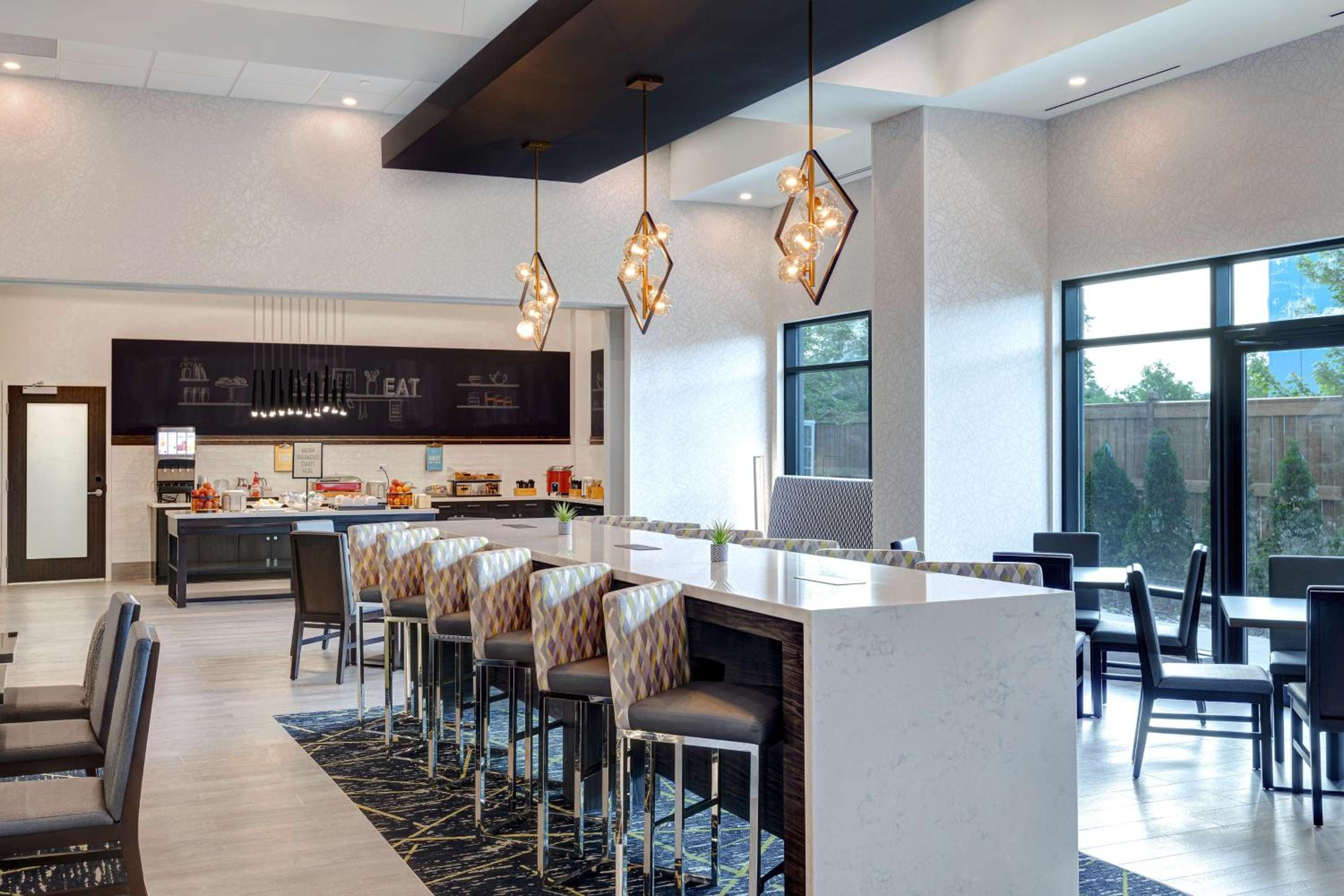 Hampton Inn  Suites Burlington, Ontario, Canada - Property Image 35