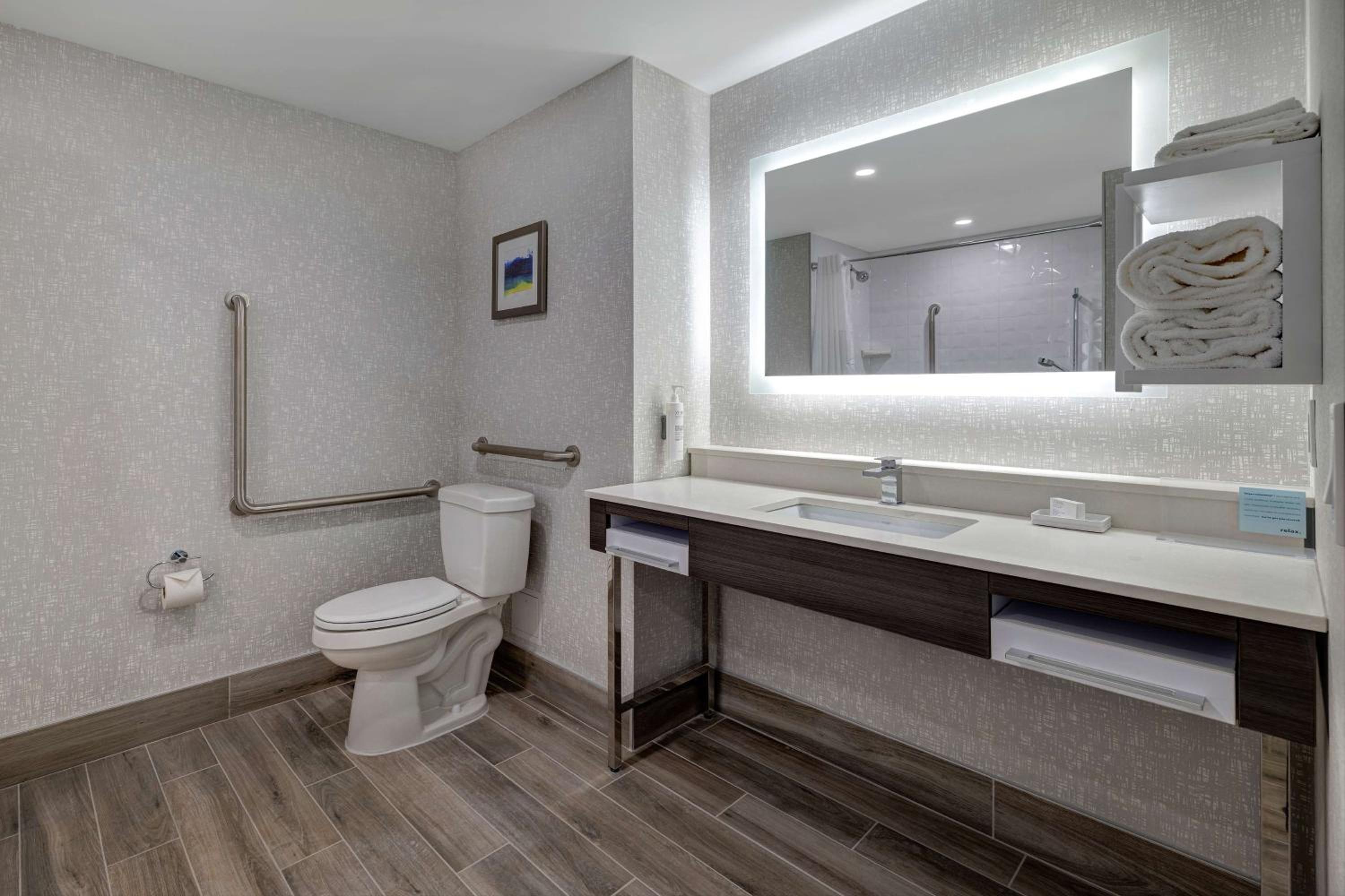 Hampton Inn  Suites Burlington, Ontario, Canada - Property Image 9