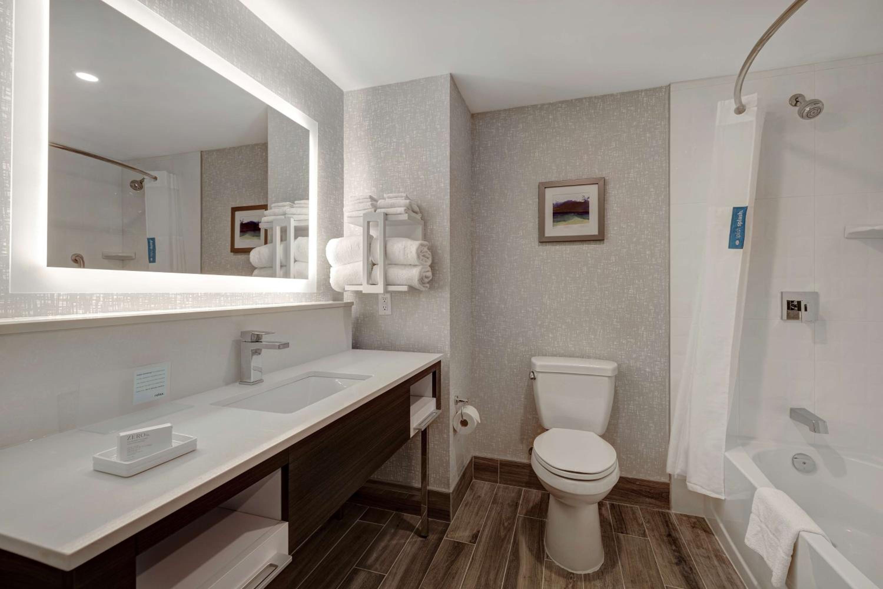 Hampton Inn  Suites Burlington, Ontario, Canada - Property Image 12