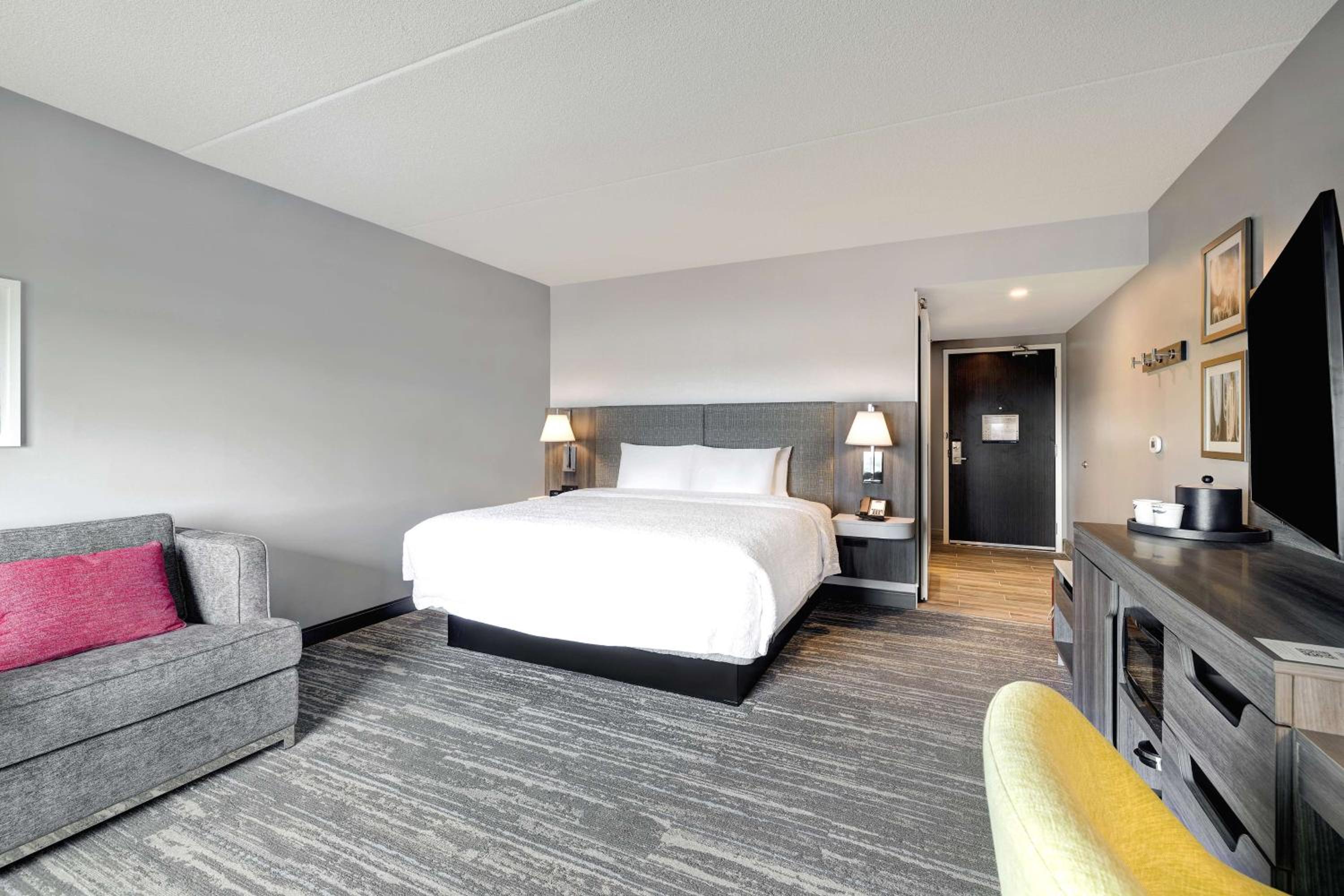 Hampton Inn  Suites Burlington, Ontario, Canada - Property Image 13