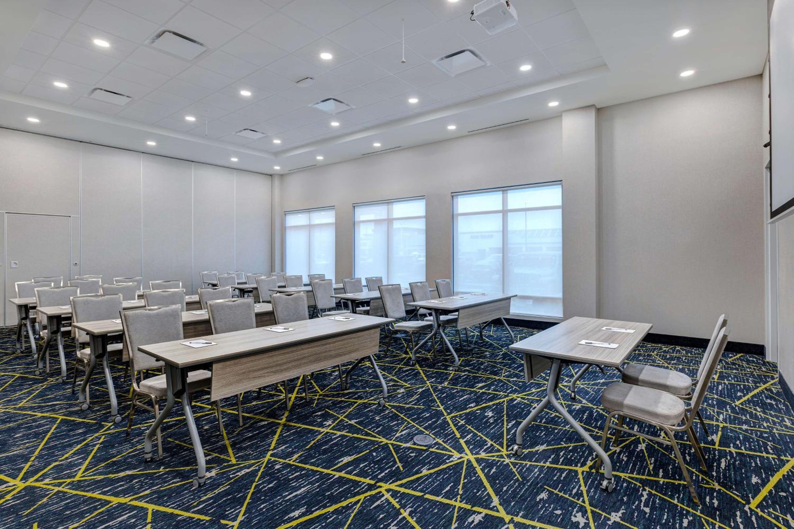 Hampton Inn  Suites Burlington, Ontario, Canada - Property Image 15