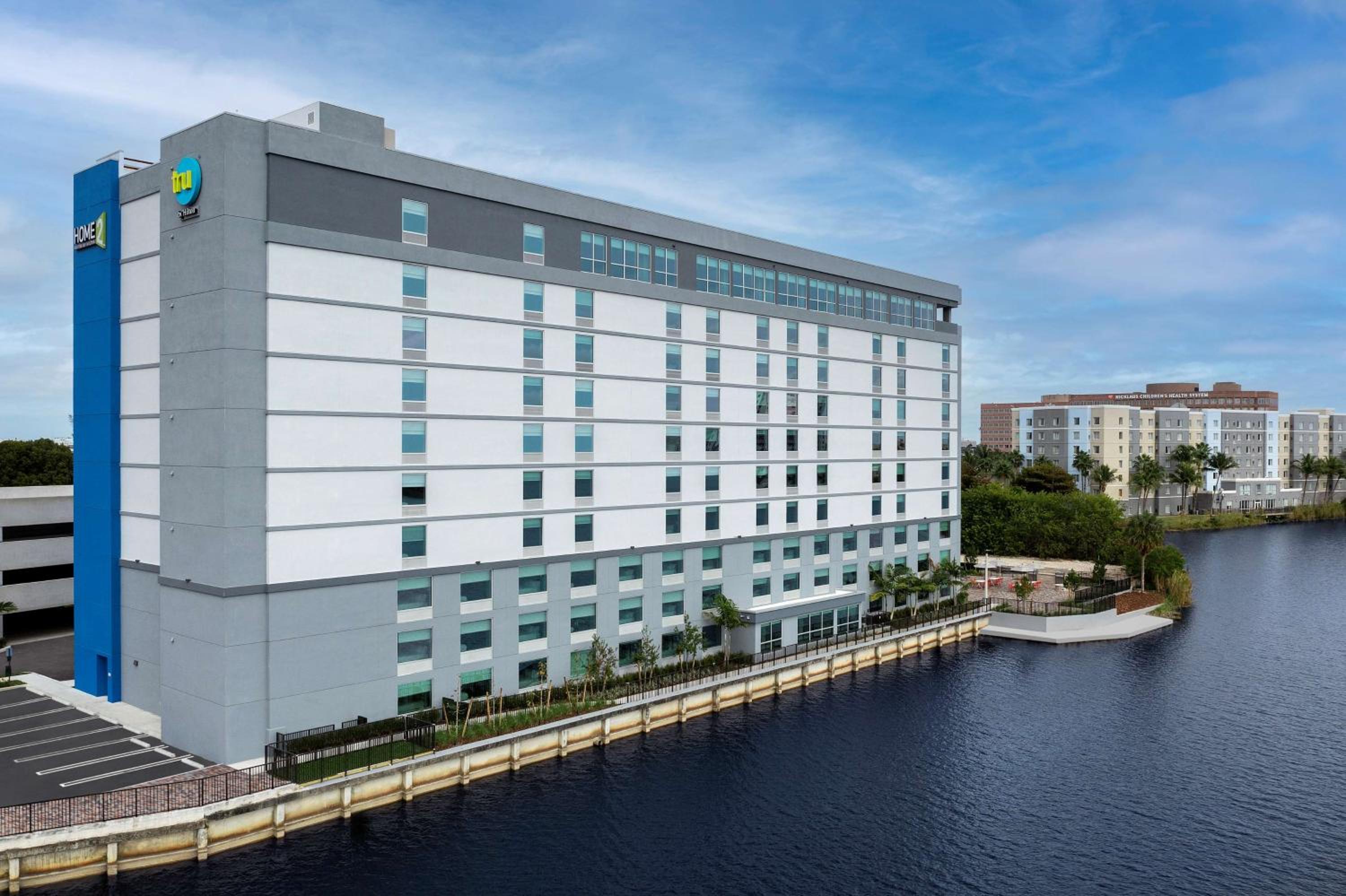 Hotel Tru By Hilton Miami Airport South Blue Lagoon, Fl - Image 1