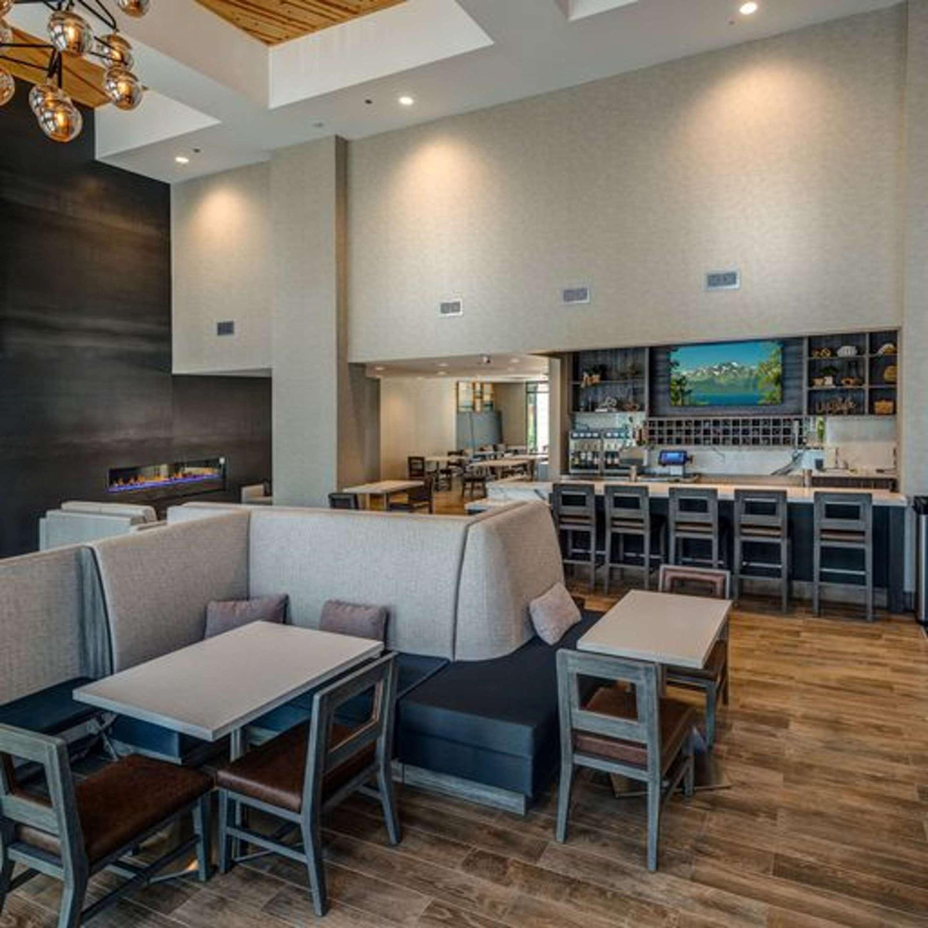 Lake Tahoe Vacations - Hampton Inn Suites South Lake Tahoe - Property Image 15