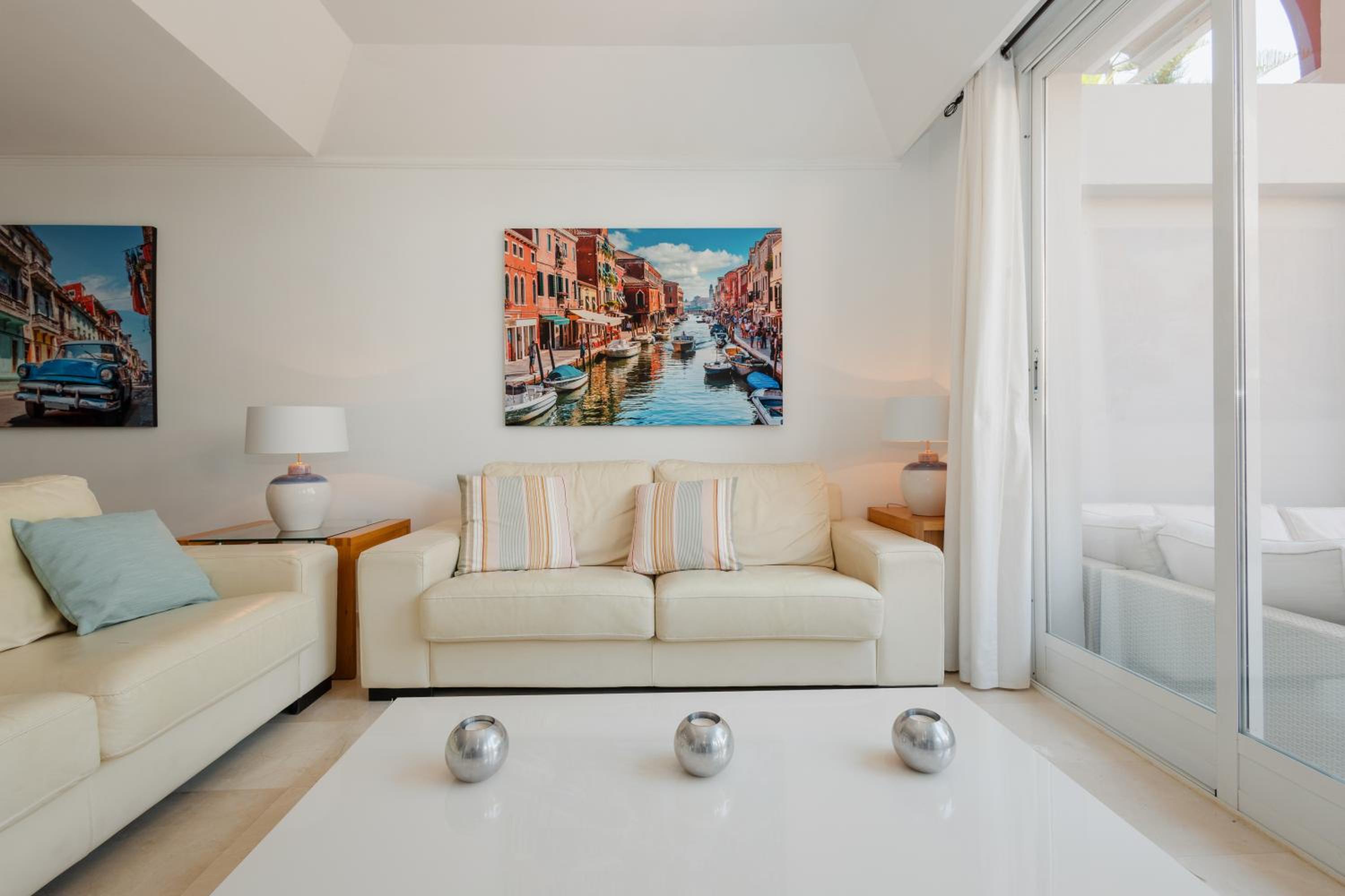 House with sea and mountain views on the beach, Bahía de Marbella view 4