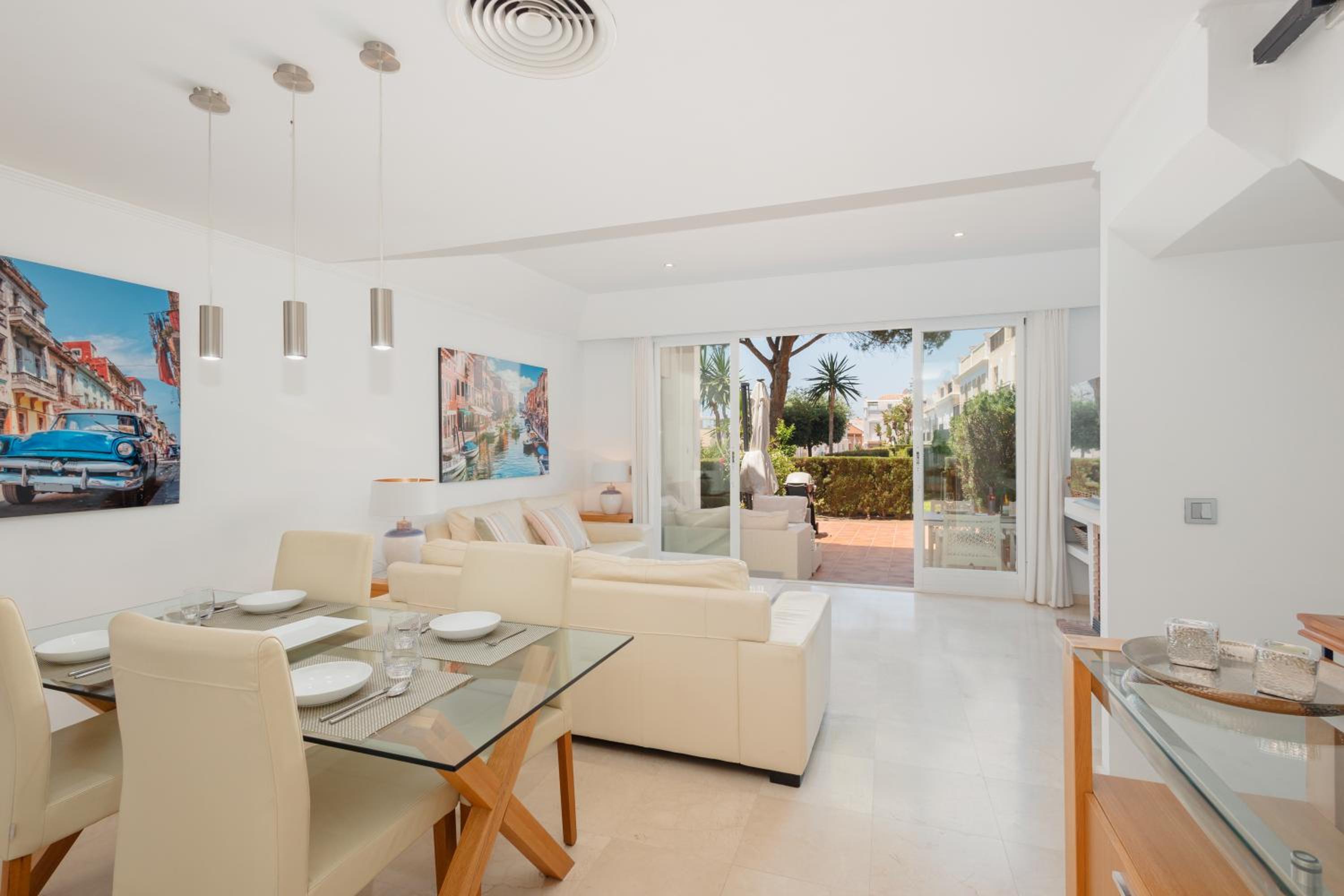 House with sea and mountain views on the beach, Bahía de Marbella view 3