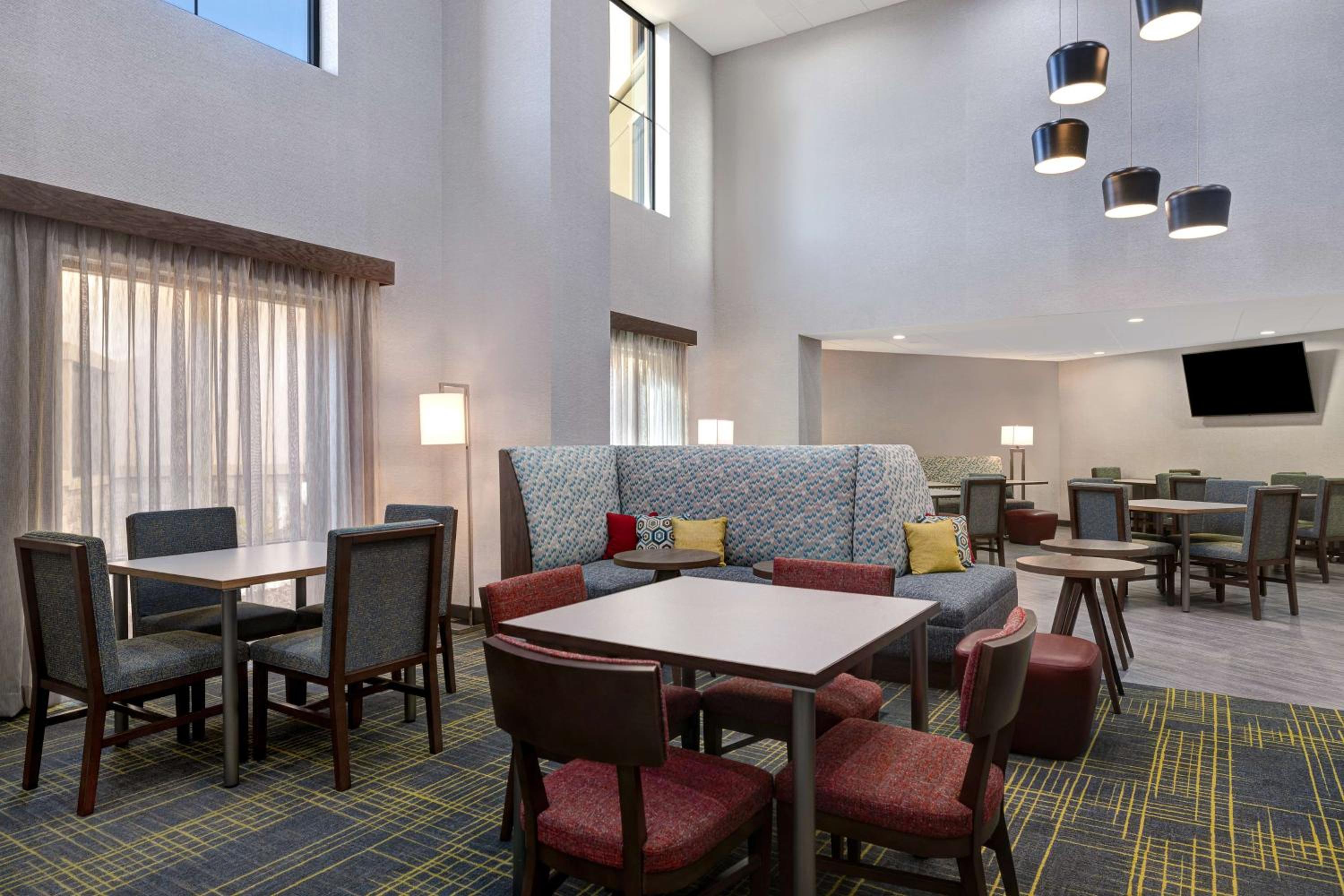 Marina Vacations - Hampton Inn  Suites Marina - Property Image 8