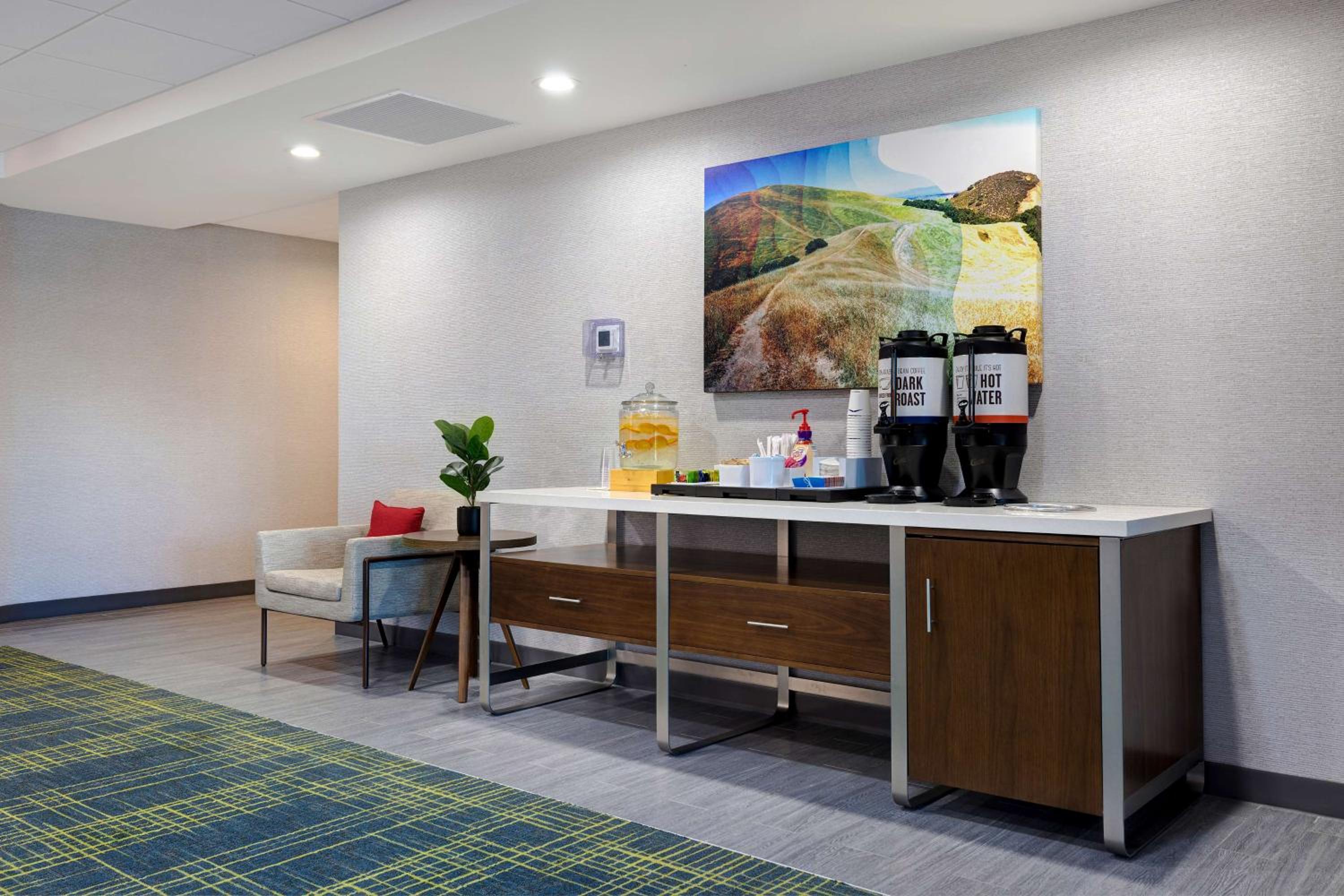 Marina Vacations - Hampton Inn  Suites Marina - Property Image 3