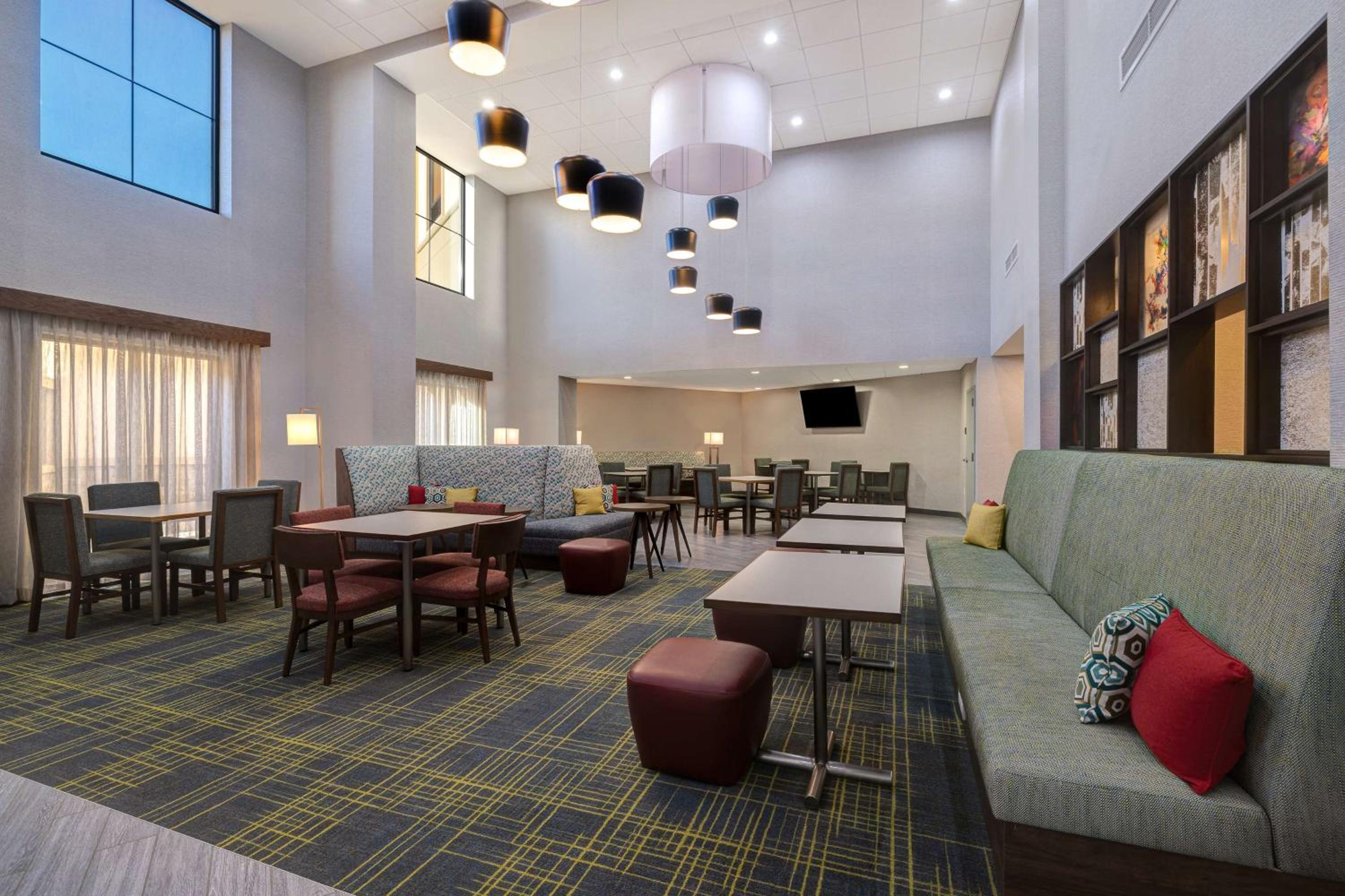 Marina Vacations - Hampton Inn  Suites Marina - Property Image 2