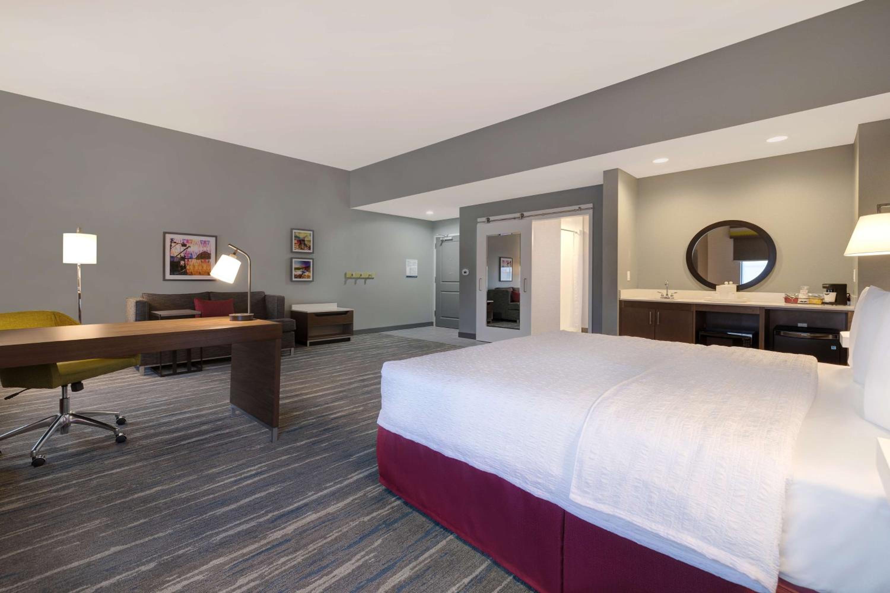 Marina Vacations - Hampton Inn  Suites Marina - Property Image 5