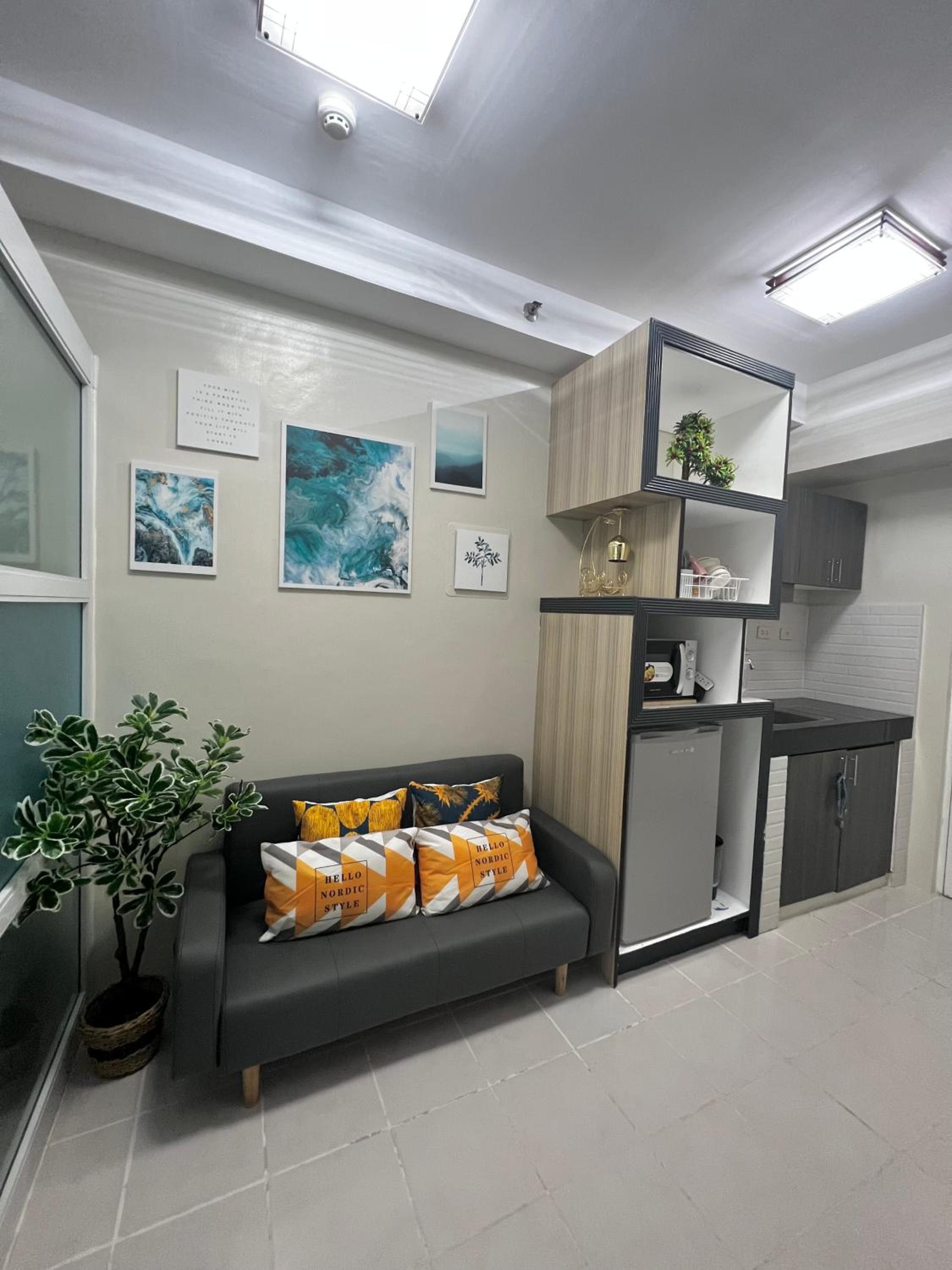 Netflix and Unli WIFI!!! The Elchies Room at Tagaytay Prime Residence view 5