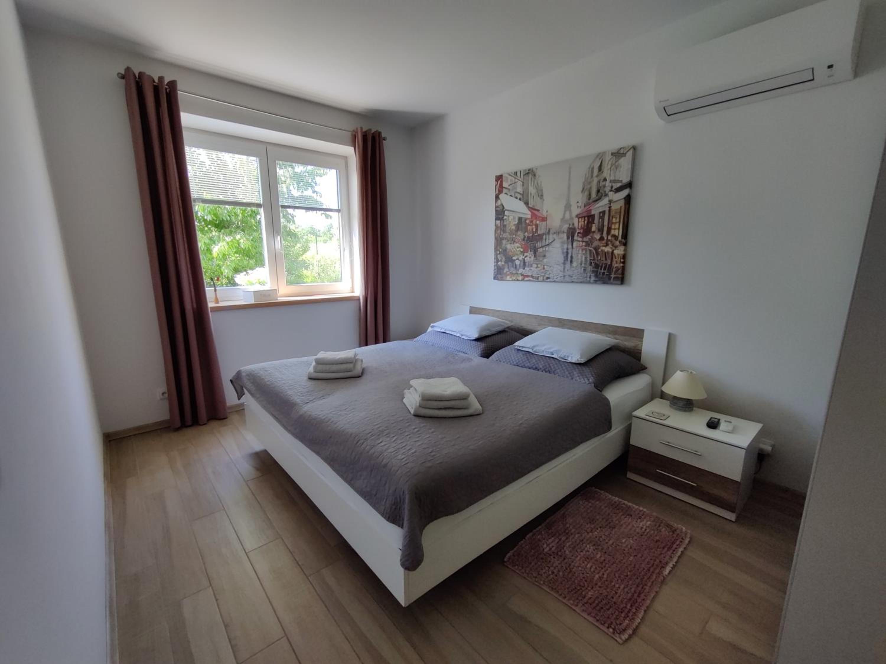 Apartman pod lipou - samostatny objekt - carport